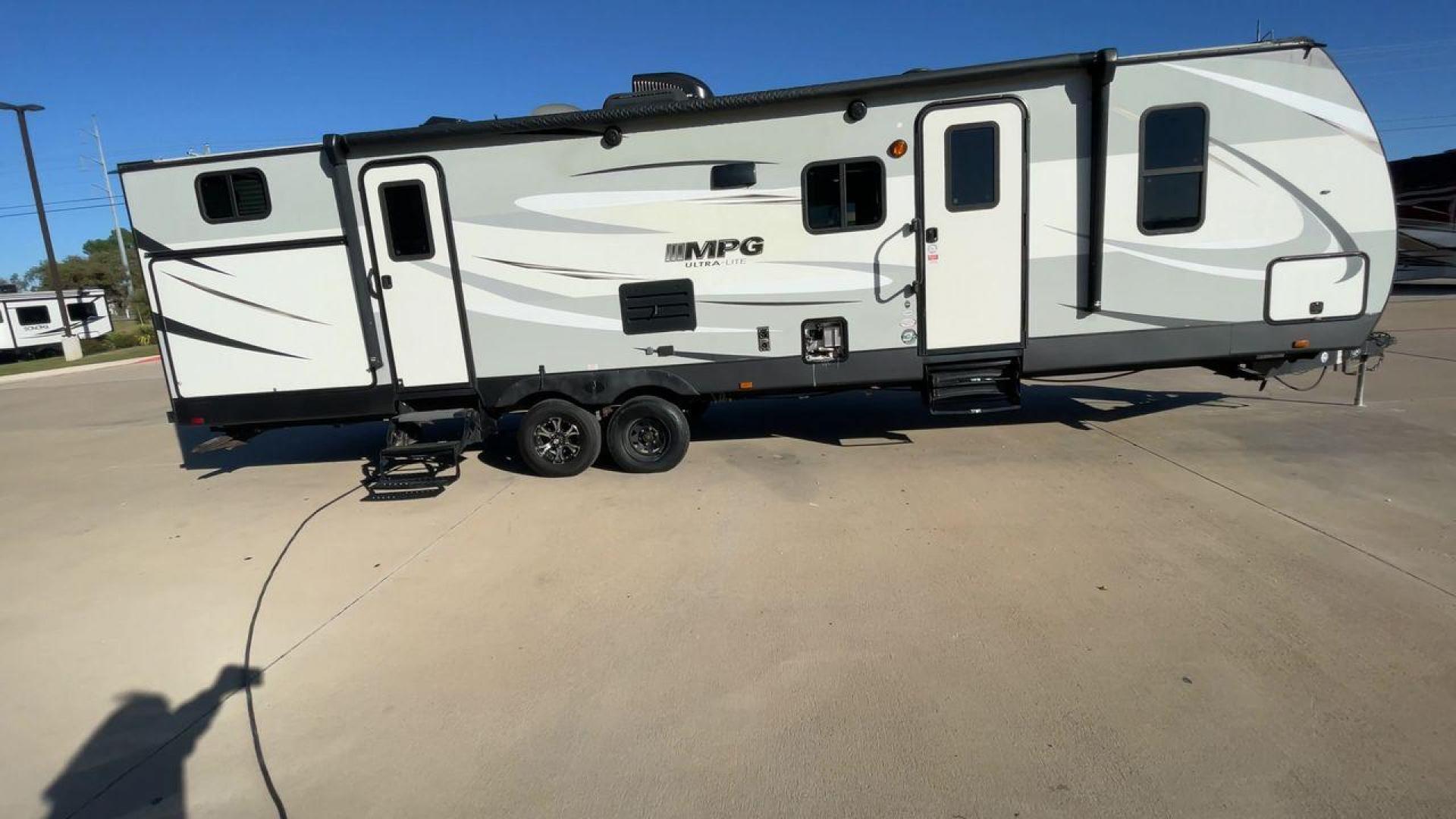 2019 HEARTLAND MPG 3100BH (5RXHB362XK2) , Length: 36.42 ft. | Dry Weight: 6,930 lbs. | Gross Weight: 9,655 lbs. | Slides: 2 transmission, located at 4319 N Main Street, Cleburne, TX, 76033, (817) 221-0660, 32.435829, -97.384178 - The 2019 Heartland MPG 3100BH travel trailer features an impressive exterior with a sleek, modern design. It measures 36.42 feet in length, providing ample space while maintaining a manageable profile for towing. The trailer includes two slideouts, which enhance the living space when parked. The tra - Photo#2