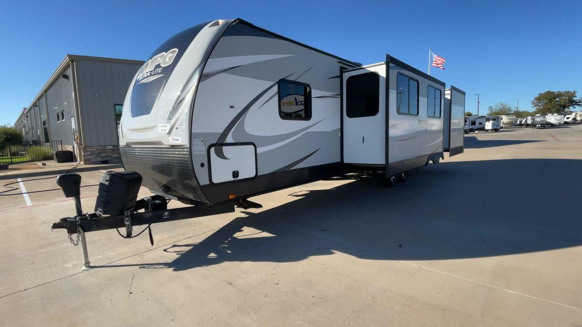 2019 HEARTLAND MPG 3100BH (5RXHB362XK2) , Length: 36.42 ft. | Dry Weight: 6,930 lbs. | Gross Weight: 9,655 lbs. | Slides: 2 transmission, located at 4319 N Main Street, Cleburne, TX, 76033, (817) 221-0660, 32.435829, -97.384178 - The 2019 Heartland MPG 3100BH travel trailer features an impressive exterior with a sleek, modern design. It measures 36.42 feet in length, providing ample space while maintaining a manageable profile for towing. The trailer includes two slideouts, which enhance the living space when parked. The tra - Photo#5