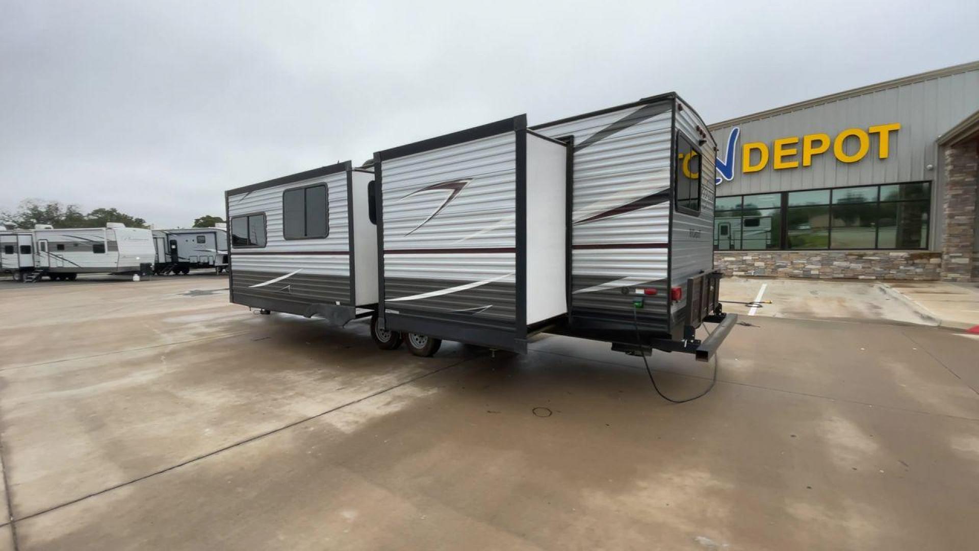 2019 GRAY HEARTLAND PIONEER DS320 (5SFPB3723KE) , Length: 37 ft. | Dry Weight: 7,612 lbs. | Slides: 2 transmission, located at 4319 N Main Street, Cleburne, TX, 76033, (817) 221-0660, 32.435829, -97.384178 - The 2019 Heartland Pioneer DS320 is designed to provide comfort and practicality for adventurers. Measuring 37 feet in length, this RV offers ample space for families or groups. Its dry weight of 7,612 lbs makes it towable by a variety of vehicles while maintaining stability on the road. This unit f - Photo#7