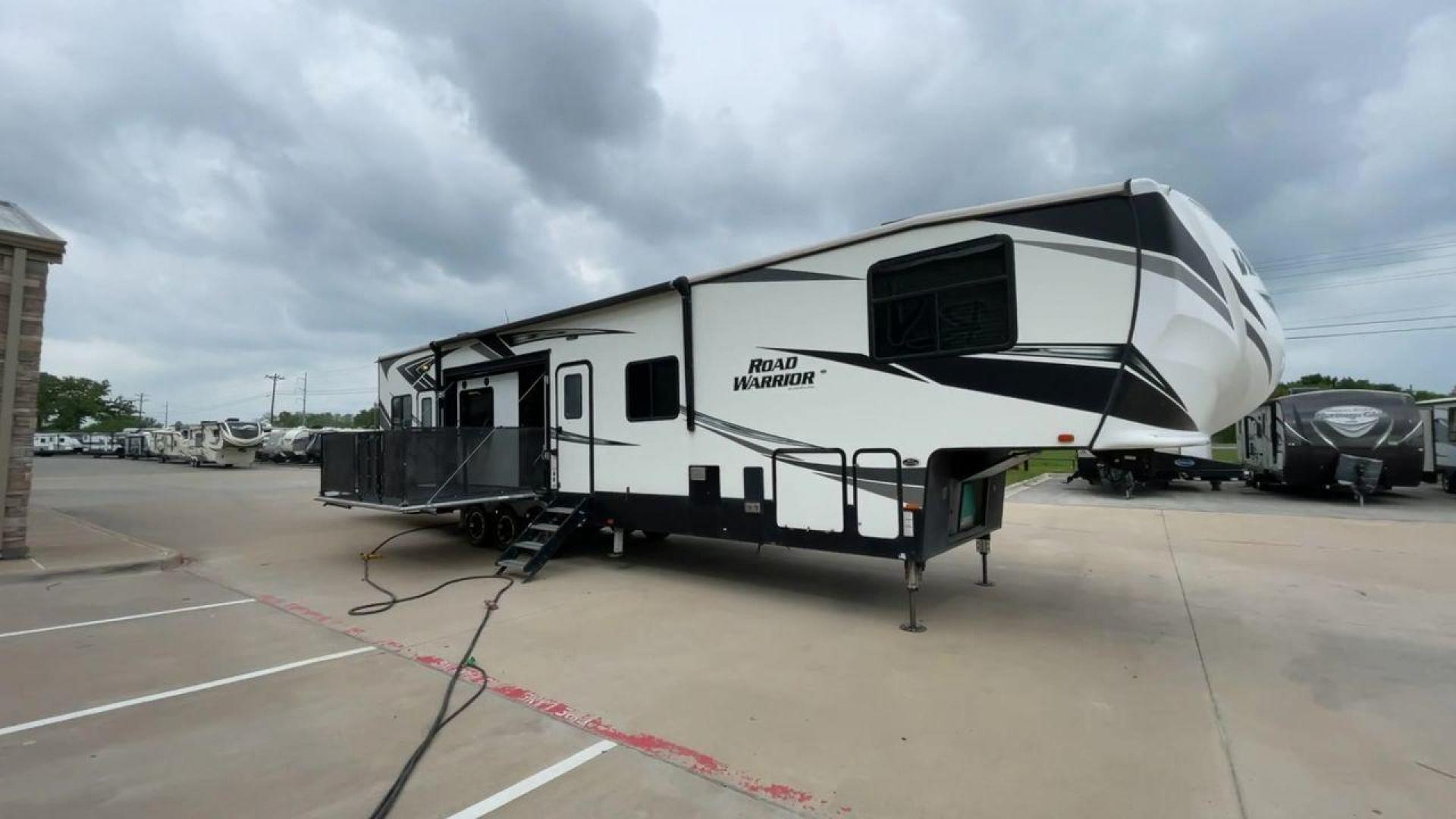 2019 HEARTLAND ROAD WARRIOR 427RW (5SFCG4435KE) , Length: 44.08 ft. | Dry Weight: 16,400 lbs. | Gross Weight: 20,000 lbs. | Slides: 2 transmission, located at 4319 N Main Street, Cleburne, TX, 76033, (817) 221-0660, 32.435829, -97.384178 - The 2019 Heartland Road Warrior 427RW fifth wheel toy hauler is ready for your next journey. The length of this amazing RV is 44.08 feet, its dry weight is 16,400 lbs and its gross weight is 20,000 lbs. This makes it stable and long-lasting on the road. This RV is strong and stylish, with two slides - Photo#3