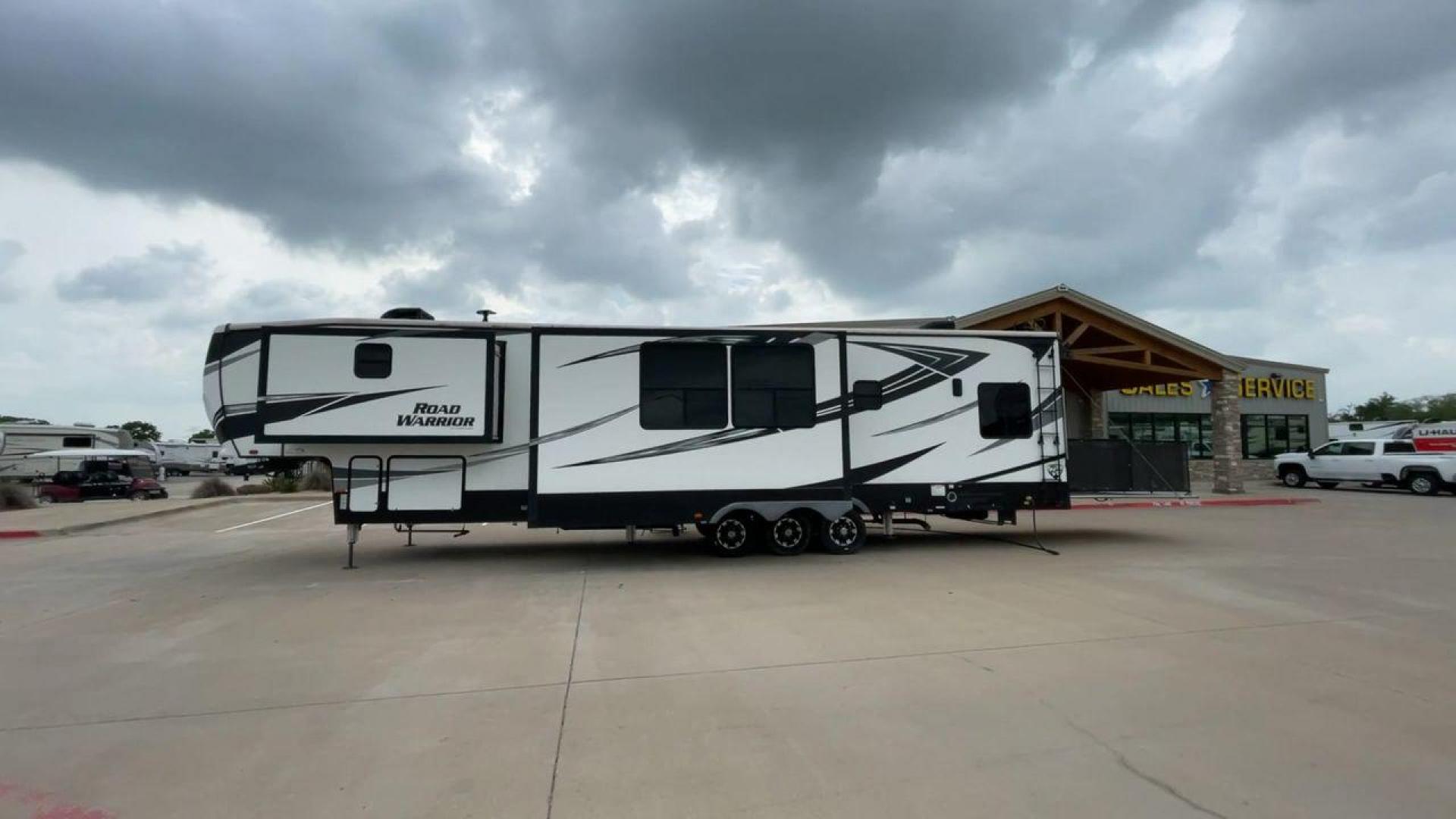 2019 HEARTLAND ROAD WARRIOR 427RW (5SFCG4435KE) , Length: 44.08 ft. | Dry Weight: 16,400 lbs. | Gross Weight: 20,000 lbs. | Slides: 2 transmission, located at 4319 N Main Street, Cleburne, TX, 76033, (817) 221-0660, 32.435829, -97.384178 - The 2019 Heartland Road Warrior 427RW fifth wheel toy hauler is ready for your next journey. The length of this amazing RV is 44.08 feet, its dry weight is 16,400 lbs and its gross weight is 20,000 lbs. This makes it stable and long-lasting on the road. This RV is strong and stylish, with two slides - Photo#6