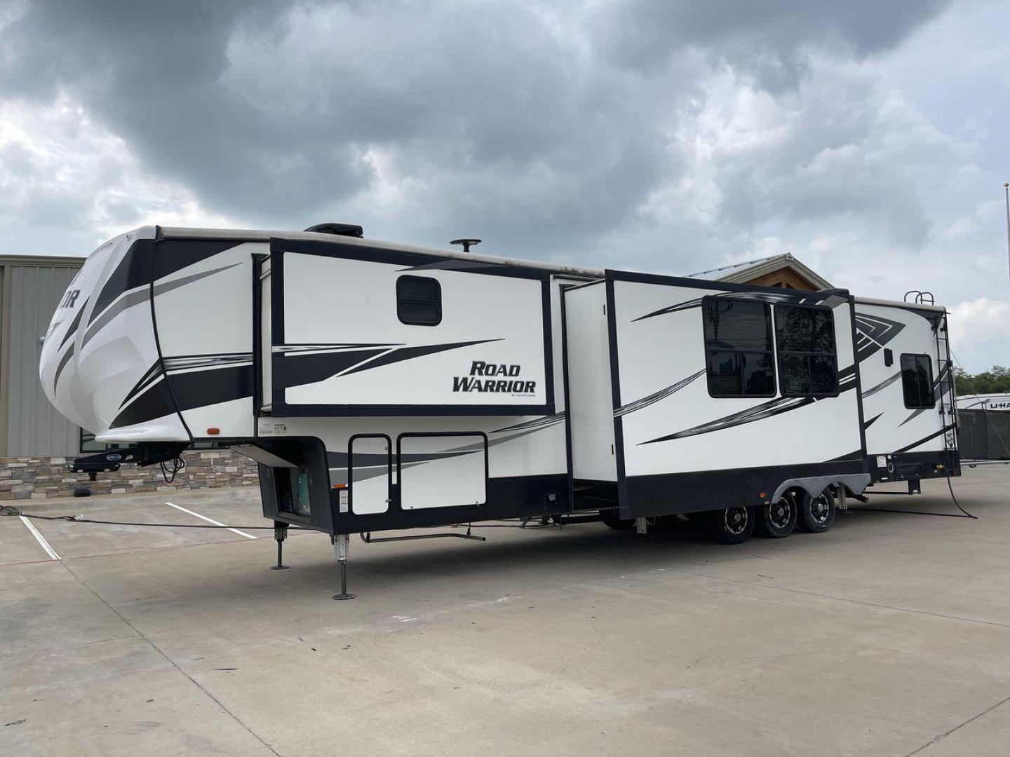 2019 HEARTLAND ROAD WARRIOR 427RW (5SFCG4435KE) , Length: 44.08 ft. | Dry Weight: 16,400 lbs. | Gross Weight: 20,000 lbs. | Slides: 2 transmission, located at 4319 N Main Street, Cleburne, TX, 76033, (817) 221-0660, 32.435829, -97.384178 - The 2019 Heartland Road Warrior 427RW fifth wheel toy hauler is ready for your next journey. The length of this amazing RV is 44.08 feet, its dry weight is 16,400 lbs and its gross weight is 20,000 lbs. This makes it stable and long-lasting on the road. This RV is strong and stylish, with two slides - Photo#30