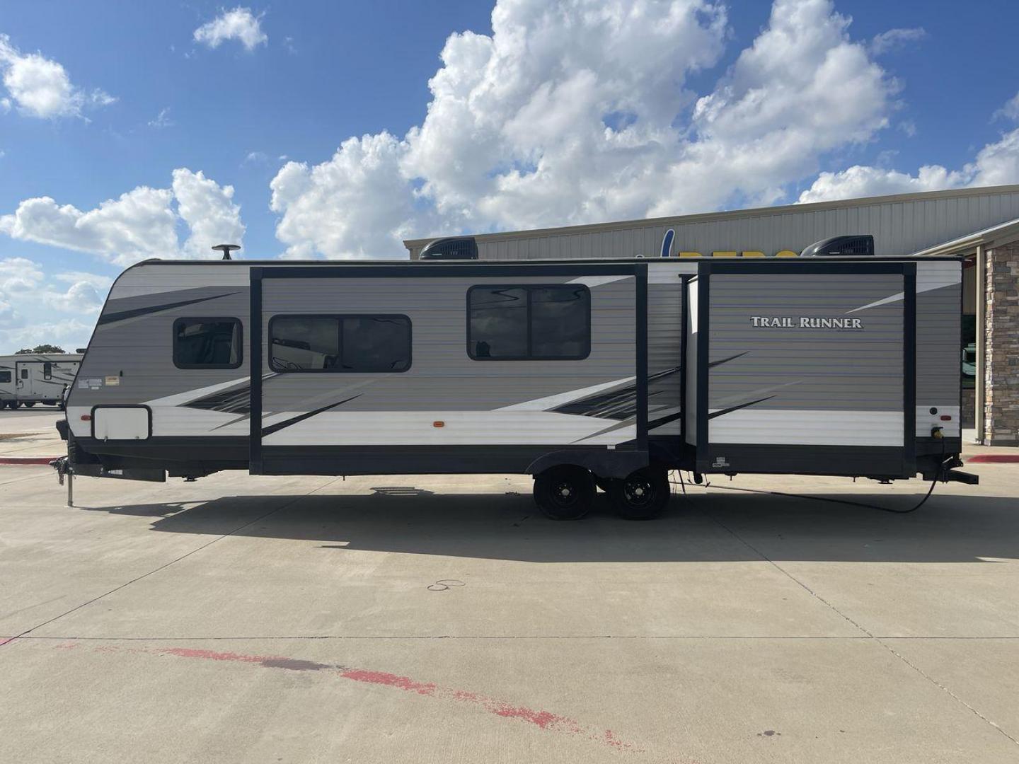 2019 HEARTLAND TRAIL RUNNER 325ODK (5SFEB3624KE) , Length: 36.3 ft. | Dry Weight: 7,724 lbs. | Slides: 2 transmission, located at 4319 N Main Street, Cleburne, TX, 76033, (817) 221-0660, 32.435829, -97.384178 - The 2019 Heartland Trail Runner 325ODK is a spacious travel trailer built for family comfort, with a unique bunkhouse, roomy living area, and outdoor kitchen. This model is perfect for families who enjoy extended trips with the convenience of home-like amenities. The dimensions of this unit are 36.3 - Photo#24