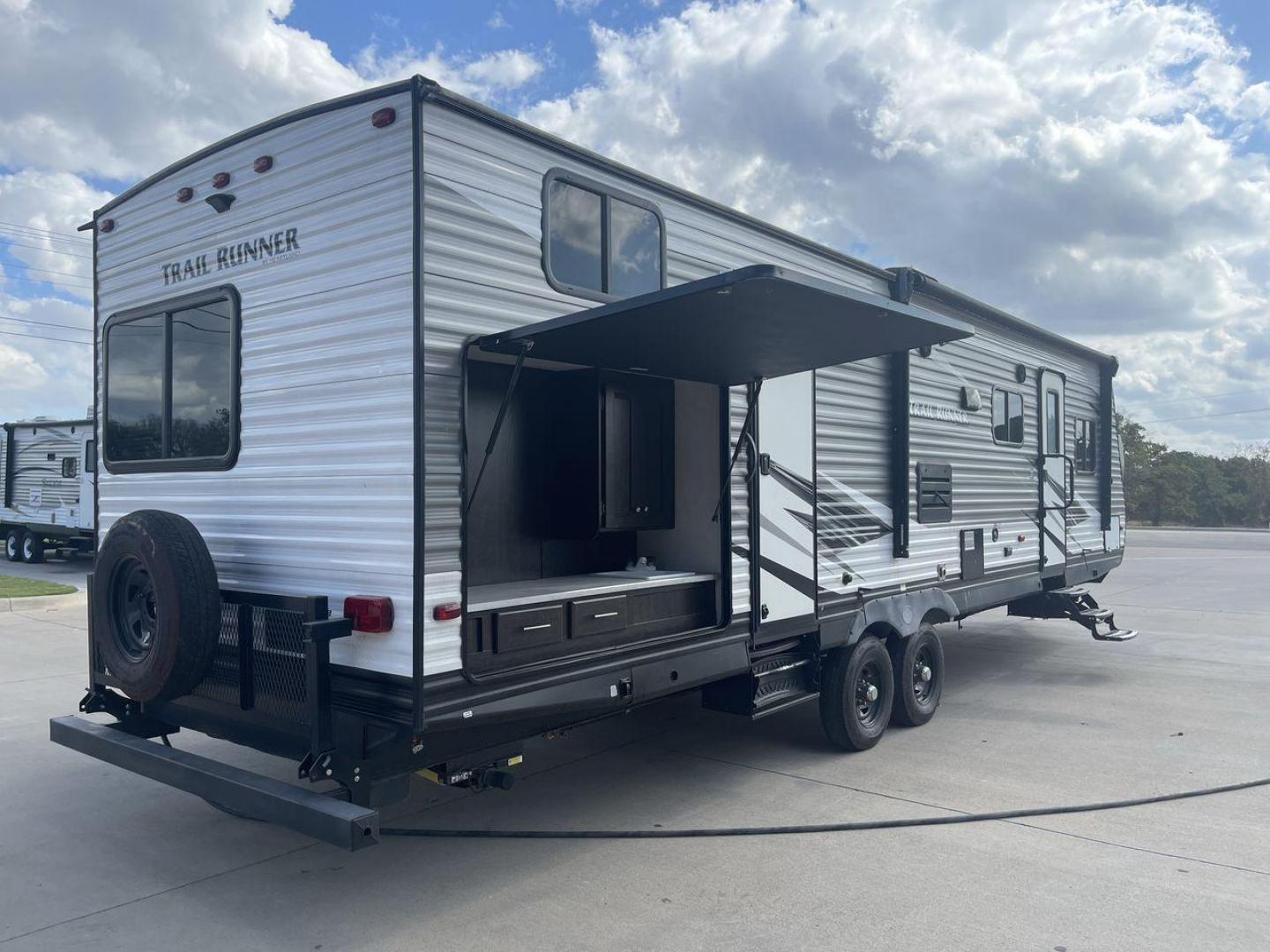 2019 HEARTLAND TRAIL RUNNER 325ODK (5SFEB3624KE) , Length: 36.3 ft. | Dry Weight: 7,724 lbs. | Slides: 2 transmission, located at 4319 N Main Street, Cleburne, TX, 76033, (817) 221-0660, 32.435829, -97.384178 - The 2019 Heartland Trail Runner 325ODK is a spacious travel trailer built for family comfort, with a unique bunkhouse, roomy living area, and outdoor kitchen. This model is perfect for families who enjoy extended trips with the convenience of home-like amenities. The dimensions of this unit are 36.3 - Photo#25