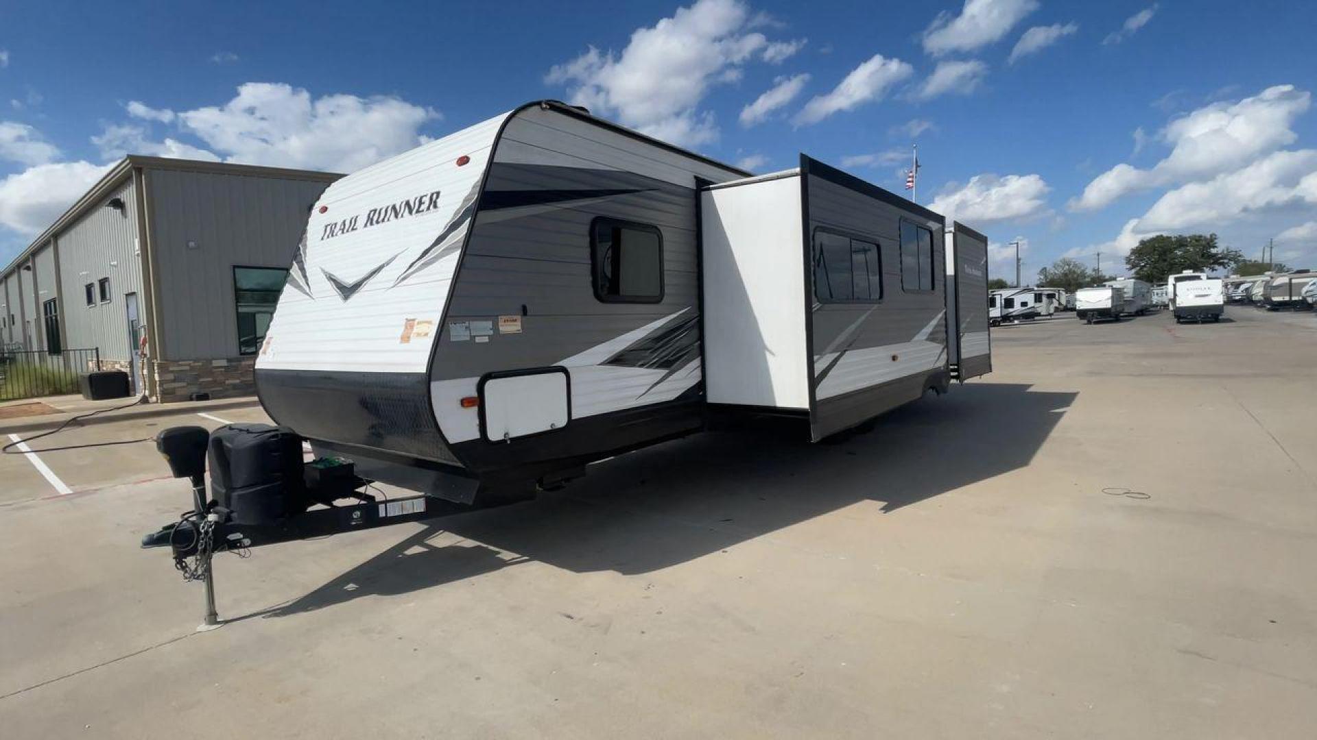 2019 HEARTLAND TRAIL RUNNER 325ODK (5SFEB3624KE) , Length: 36.3 ft. | Dry Weight: 7,724 lbs. | Slides: 2 transmission, located at 4319 N Main Street, Cleburne, TX, 76033, (817) 221-0660, 32.435829, -97.384178 - The 2019 Heartland Trail Runner 325ODK is a spacious travel trailer built for family comfort, with a unique bunkhouse, roomy living area, and outdoor kitchen. This model is perfect for families who enjoy extended trips with the convenience of home-like amenities. The dimensions of this unit are 36.3 - Photo#5