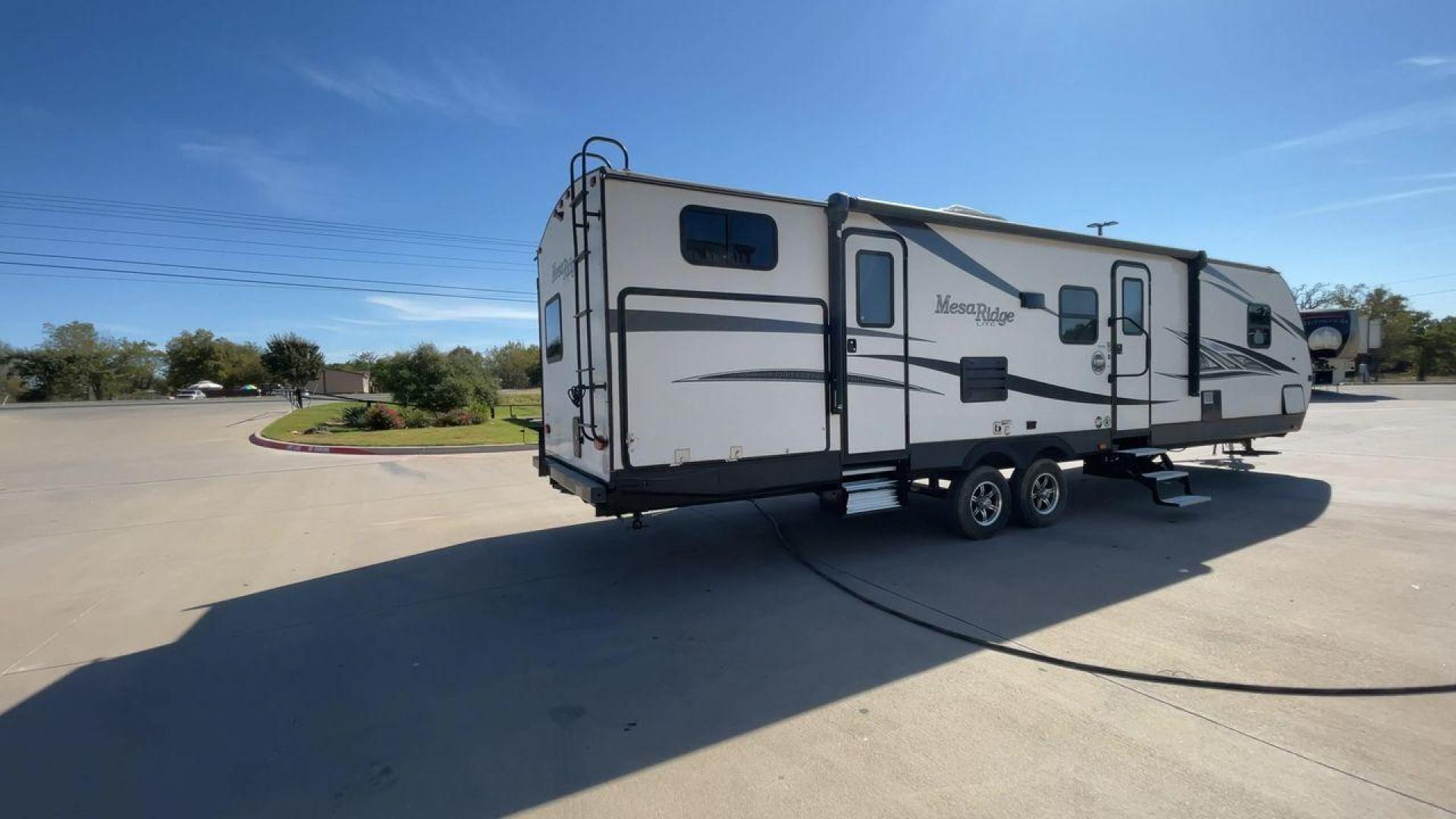 2019 BLACK HIGHLAND RIDGE MESA RIDGE 3310BH (58TBH0BT2K3) , Length: 37.42 ft | Dry Weight: 6,795 lbs | Gross Weight: 8,995 lbs | Slides: 2 transmission, located at 4319 N Main Street, Cleburne, TX, 76033, (817) 221-0660, 32.435829, -97.384178 - This 2019 Highland Ridge Mesa Ridge Lite MR3310BH measures 37.42ft with a GVWR of 8,995 lbs. It features two slideouts and an arched vaulted ceiling to give you and your family more comfortable living space. It also includes 32 cu.ft. pass-thru storage and power front and rear stabilizer jacks. The - Photo#1