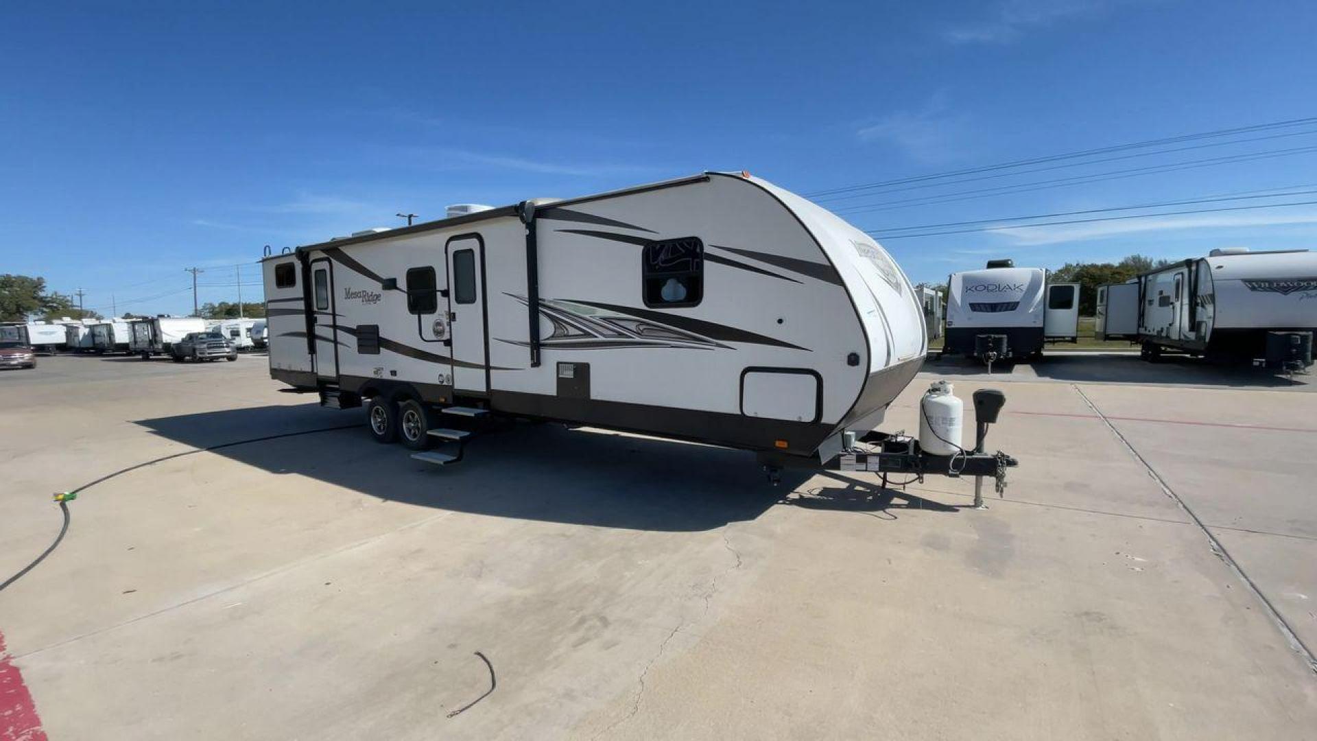 2019 BLACK HIGHLAND RIDGE MESA RIDGE 3310BH (58TBH0BT2K3) , Length: 37.42 ft | Dry Weight: 6,795 lbs | Gross Weight: 8,995 lbs | Slides: 2 transmission, located at 4319 N Main Street, Cleburne, TX, 76033, (817) 221-0660, 32.435829, -97.384178 - This 2019 Highland Ridge Mesa Ridge Lite MR3310BH measures 37.42ft with a GVWR of 8,995 lbs. It features two slideouts and an arched vaulted ceiling to give you and your family more comfortable living space. It also includes 32 cu.ft. pass-thru storage and power front and rear stabilizer jacks. The - Photo#3