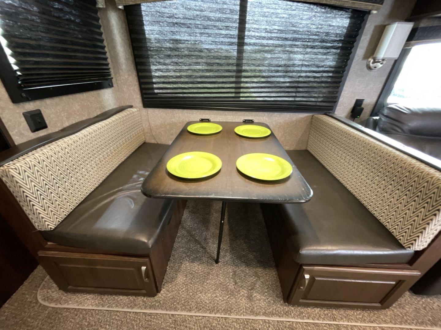 2019 JAYCO JAYFLIGHT 32RSBH (1UJBJ0BT0K1) , located at 4319 N Main Street, Cleburne, TX, 76033, (817) 221-0660, 32.435829, -97.384178 - Photo#14