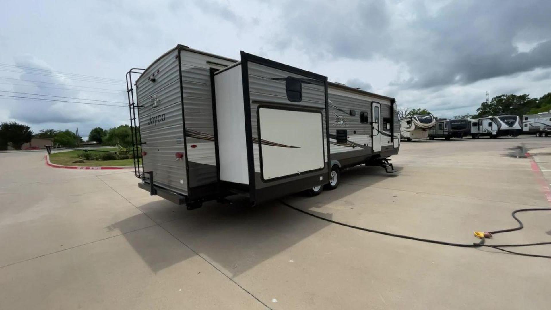 2019 JAYCO JAYFLIGHT 32RSBH (1UJBJ0BT0K1) , located at 4319 N Main Street, Cleburne, TX, 76033, (817) 221-0660, 32.435829, -97.384178 - Photo#1