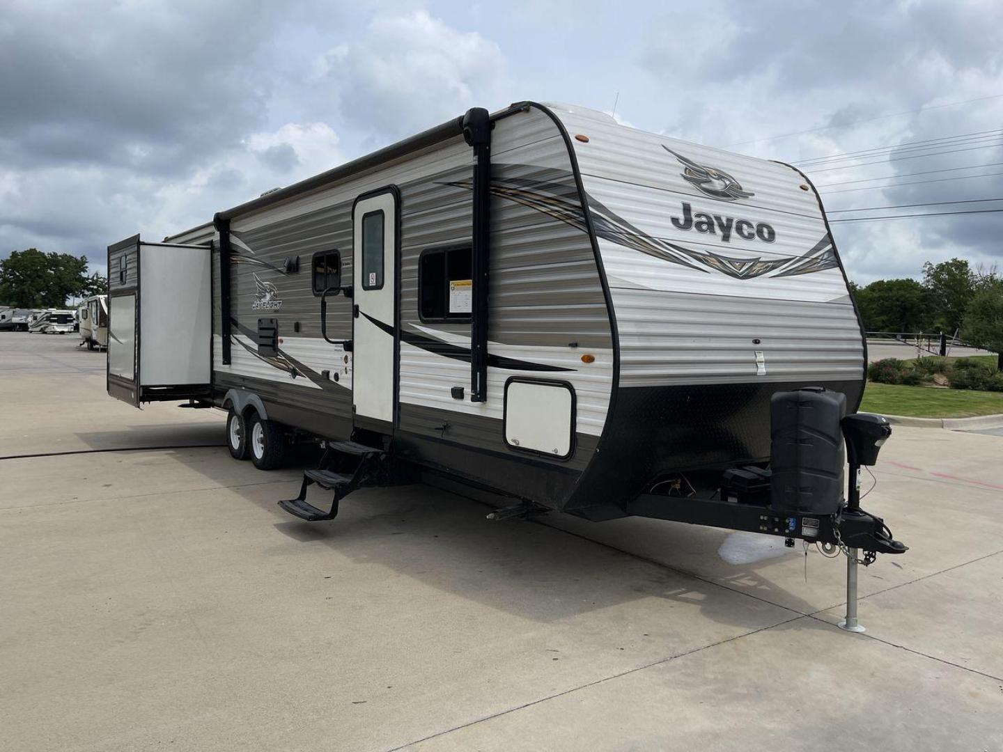 2019 JAYCO JAYFLIGHT 32RSBH (1UJBJ0BT0K1) , located at 4319 N Main Street, Cleburne, TX, 76033, (817) 221-0660, 32.435829, -97.384178 - Photo#25