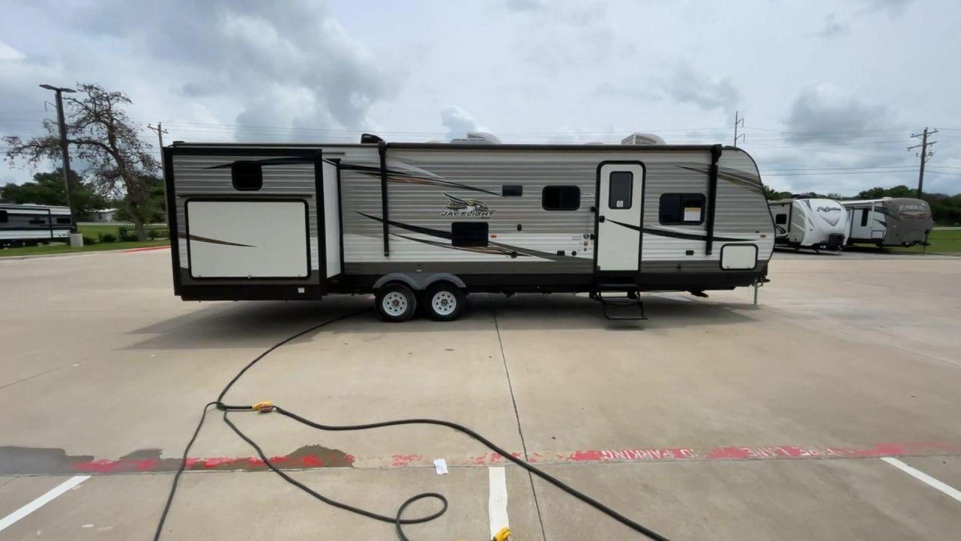 2019 JAYCO JAYFLIGHT 32RSBH (1UJBJ0BT0K1) , located at 4319 N Main Street, Cleburne, TX, 76033, (817) 221-0660, 32.435829, -97.384178 - Photo#2