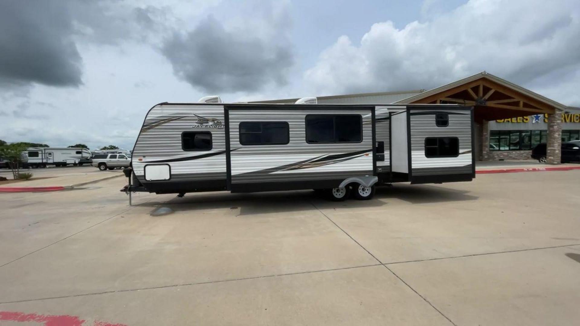 2019 JAYCO JAYFLIGHT 32RSBH (1UJBJ0BT0K1) , located at 4319 N Main Street, Cleburne, TX, 76033, (817) 221-0660, 32.435829, -97.384178 - Photo#6