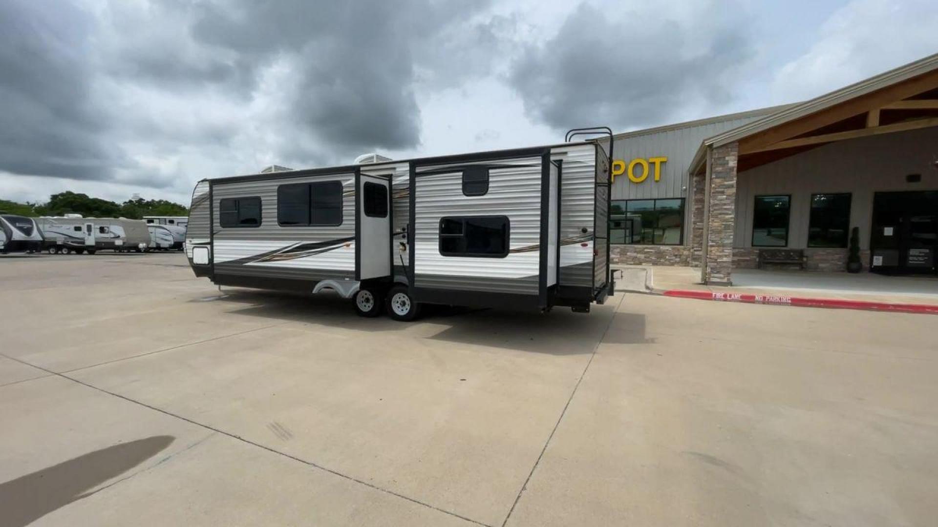 2019 JAYCO JAYFLIGHT 32RSBH (1UJBJ0BT0K1) , located at 4319 N Main Street, Cleburne, TX, 76033, (817) 221-0660, 32.435829, -97.384178 - Photo#7