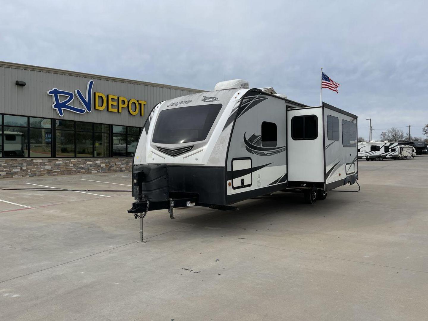 2019 JAYCO WHITE HAWK 29BH (1UJBJ0BS6K1) , Length: 34.6 ft. | Dry Weight: 6,945 lbs. | Gross Weight: 8,500 lbs. | Slides: 1 transmission, located at 4319 N Main Street, Cleburne, TX, 76033, (817) 221-0660, 32.435829, -97.384178 - Set off on your next journey with the 2019 Jayco White Hawk 29BH, a travel trailer that embodies comfort, innovation, and the thrill of the open road. This model, measuring a generous 34.6 feet, is carefully crafted to meet the needs of families and outdoor enthusiasts looking for a stylish and func - Photo#0