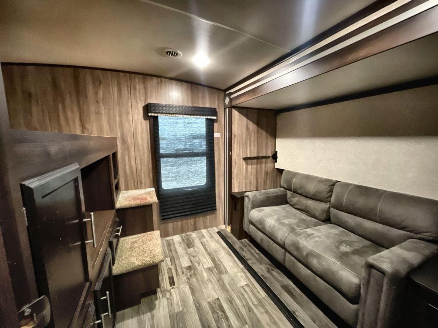 2019 JAYCO WHITE HAWK 31BH (1UJBJ0BT7K1) , Length: 37.5 ft. | Dry Weight: 7,715 lbs. | Gross Weight: 9,500 lbs. | Slides: 2 transmission, located at 4319 N Main Street, Cleburne, TX, 76033, (817) 221-0660, 32.435829, -97.384178 - The 2019 Jayco White Hawk 31BH is a spacious and family-friendly travel trailer designed for comfort and versatility. This model features two slide-outs, providing an expansive interior space. The White Hawk 31BH accommodates up to 10 people, making it ideal for family and friends. The rear bunkhous - Photo#18