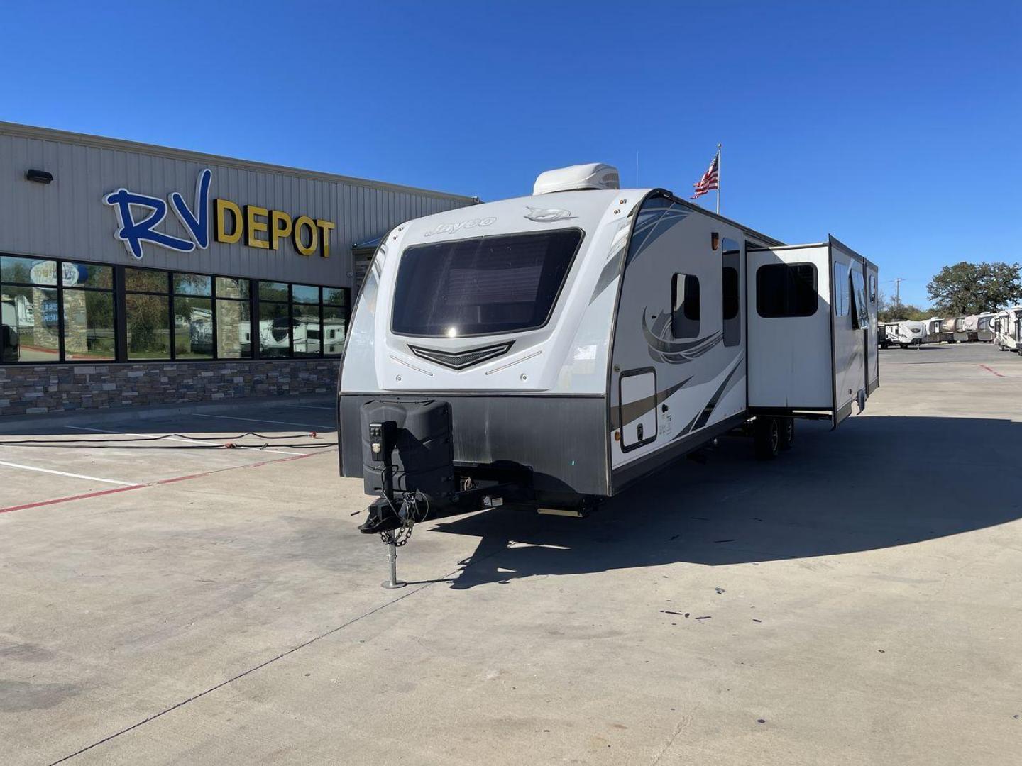 2019 JAYCO WHITE HAWK 31BH (1UJBJ0BT7K1) , Length: 37.5 ft. | Dry Weight: 7,715 lbs. | Gross Weight: 9,500 lbs. | Slides: 2 transmission, located at 4319 N Main Street, Cleburne, TX, 76033, (817) 221-0660, 32.435829, -97.384178 - The 2019 Jayco White Hawk 31BH is a spacious and family-friendly travel trailer designed for comfort and versatility. This model features two slide-outs, providing an expansive interior space. The White Hawk 31BH accommodates up to 10 people, making it ideal for family and friends. The rear bunkhous - Photo#24