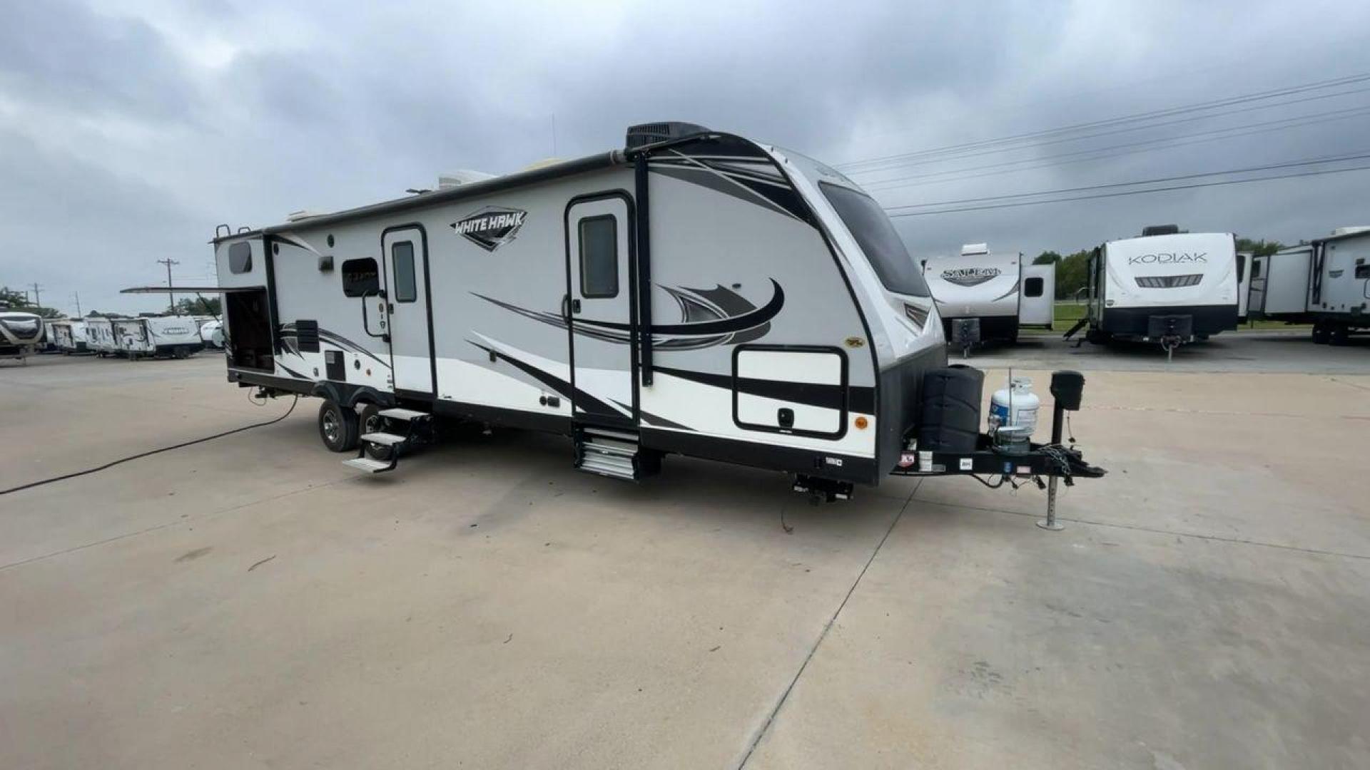 2019 JAYCO WHITE HAWK 31BH (1UJBJ0BT7K1) , Length: 37.5 ft. | Dry Weight: 7,715 lbs. | Gross Weight: 9,500 lbs. | Slides: 2 transmission, located at 4319 N Main Street, Cleburne, TX, 76033, (817) 221-0660, 32.435829, -97.384178 - The 2019 Jayco White Hawk 31BH is a spacious and family-friendly travel trailer designed for comfort and versatility. This model features two slide-outs, providing an expansive interior space. The White Hawk 31BH accommodates up to 10 people, making it ideal for family and friends. The rear bunkhous - Photo#3