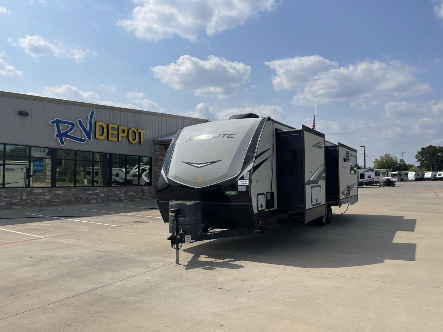 2019 KEYSTONE AEROLITE 330RL (4YDT33022KP) , Length: 38 ft. | Dry Weight: 8,778 lbs. | Slides: 3 transmission, located at 4319 N Main Street, Cleburne, TX, 76033, (817) 221-0660, 32.435829, -97.384178 - The 2019 Keystone Aerolite 330RL is a luxurious travel trailer that offers both comfort and functionality. At 38 feet in length and a dry weight of 8,778 lbs., this unit features three slide-outs that expand the living space, providing a roomy and comfortable interior. The living area is designed wi - Photo#0