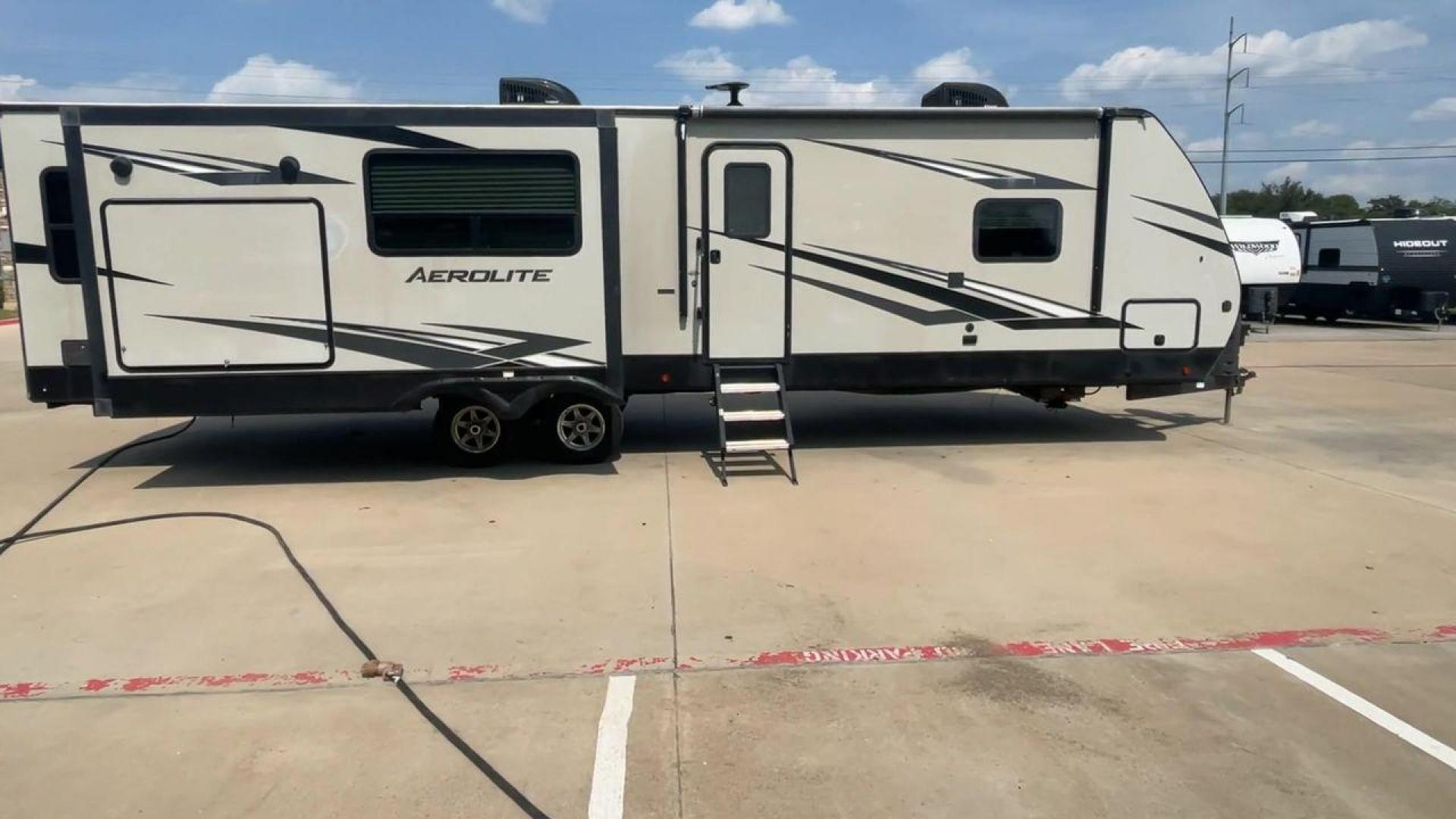 2019 KEYSTONE AEROLITE 330RL (4YDT33022KP) , Length: 38 ft. | Dry Weight: 8,778 lbs. | Slides: 3 transmission, located at 4319 N Main Street, Cleburne, TX, 76033, (817) 221-0660, 32.435829, -97.384178 - The 2019 Keystone Aerolite 330RL is a luxurious travel trailer that offers both comfort and functionality. At 38 feet in length and a dry weight of 8,778 lbs., this unit features three slide-outs that expand the living space, providing a roomy and comfortable interior. The living area is designed wi - Photo#2