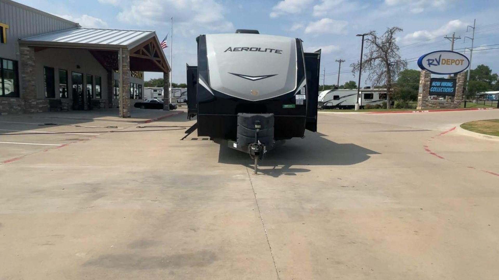 2019 KEYSTONE AEROLITE 330RL (4YDT33022KP) , Length: 38 ft. | Dry Weight: 8,778 lbs. | Slides: 3 transmission, located at 4319 N Main Street, Cleburne, TX, 76033, (817) 221-0660, 32.435829, -97.384178 - Photo#4