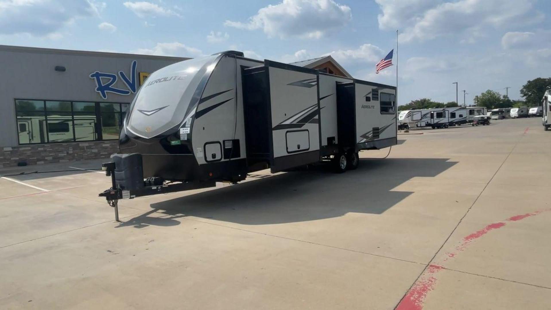 2019 KEYSTONE AEROLITE 330RL (4YDT33022KP) , Length: 38 ft. | Dry Weight: 8,778 lbs. | Slides: 3 transmission, located at 4319 N Main Street, Cleburne, TX, 76033, (817) 221-0660, 32.435829, -97.384178 - Photo#5