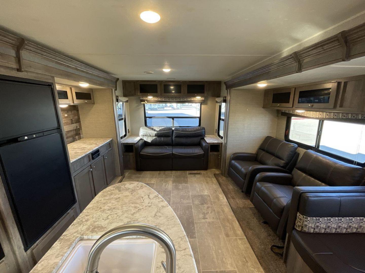 2019 WHITE KEYSTONE ASPEN TRAIL 3070RLS (4YDT30723K8) , Length: 34.92 ft. | Dry Weight: 7,333 lbs. | Slides: 2 transmission, located at 4319 N Main Street, Cleburne, TX, 76033, (817) 221-0660, 32.435829, -97.384178 - The 2019 Aspen Trail 3070RLS by Keystone is a meticulously designed travel trailer that combines style and functionality. With dimensions measuring 34.92 ft in length, 8 ft in width, 11.17 ft in height, and an interior height of 6.83 ft, this unit ensures a spacious and comfortable living experienc - Photo#10