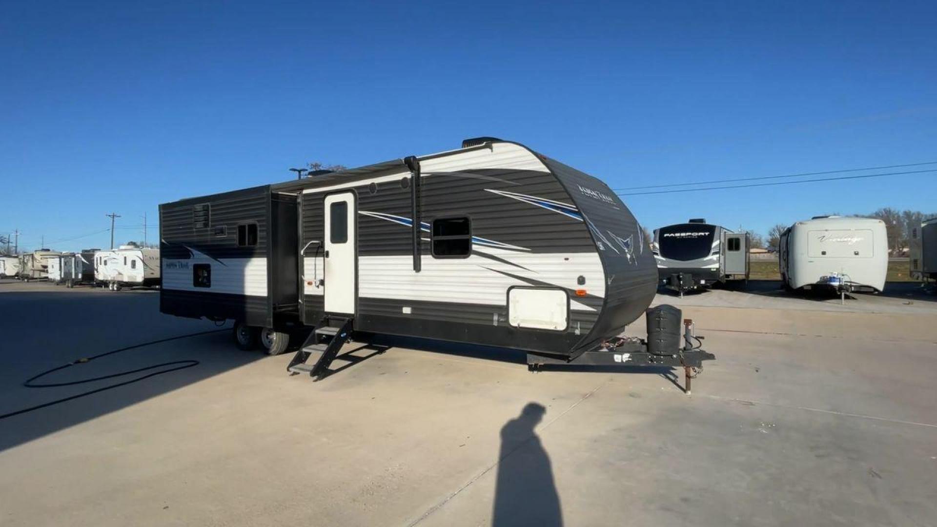 2019 WHITE KEYSTONE ASPEN TRAIL 3070RLS (4YDT30723K8) , Length: 34.92 ft. | Dry Weight: 7,333 lbs. | Slides: 2 transmission, located at 4319 N Main Street, Cleburne, TX, 76033, (817) 221-0660, 32.435829, -97.384178 - The 2019 Aspen Trail 3070RLS by Keystone is a meticulously designed travel trailer that combines style and functionality. With dimensions measuring 34.92 ft in length, 8 ft in width, 11.17 ft in height, and an interior height of 6.83 ft, this unit ensures a spacious and comfortable living experienc - Photo#3