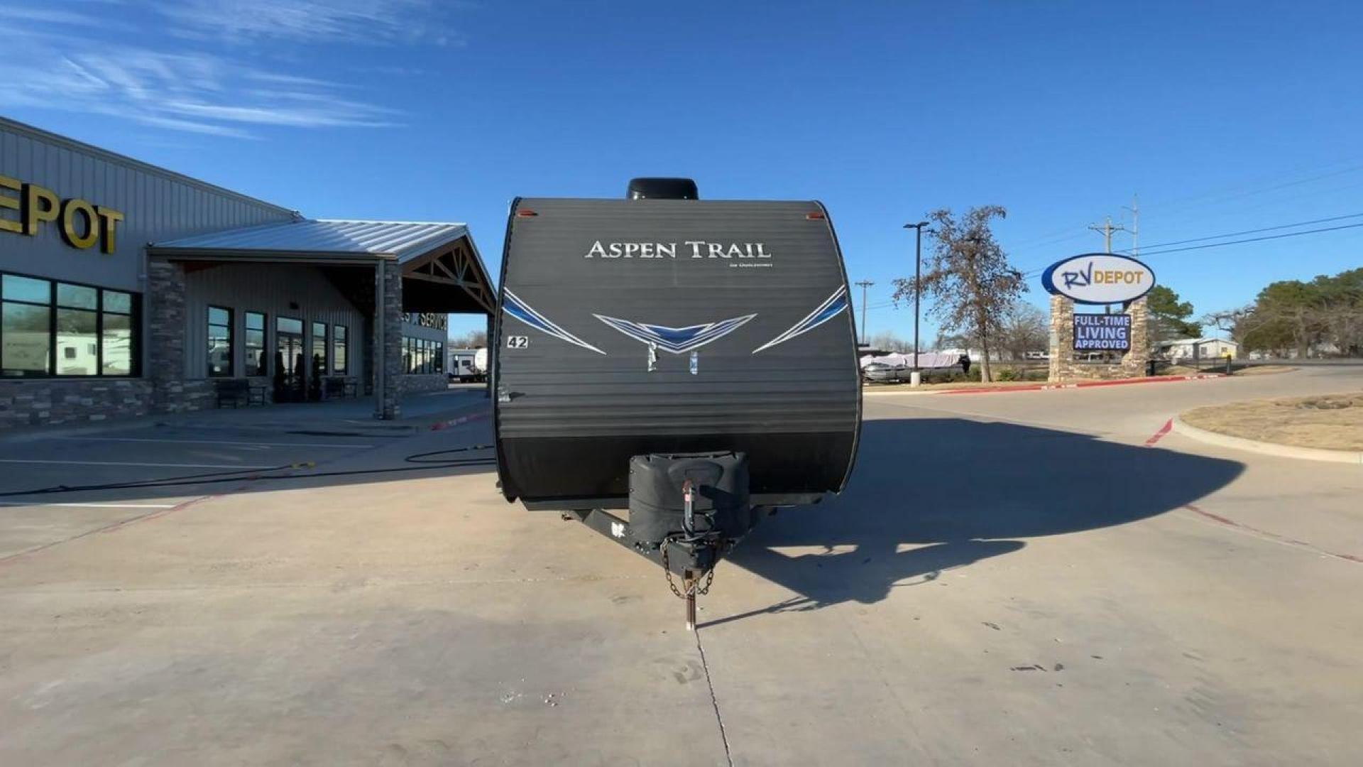 2019 WHITE KEYSTONE ASPEN TRAIL 3070RLS (4YDT30723K8) , Length: 34.92 ft. | Dry Weight: 7,333 lbs. | Slides: 2 transmission, located at 4319 N Main Street, Cleburne, TX, 76033, (817) 221-0660, 32.435829, -97.384178 - The 2019 Aspen Trail 3070RLS by Keystone is a meticulously designed travel trailer that combines style and functionality. With dimensions measuring 34.92 ft in length, 8 ft in width, 11.17 ft in height, and an interior height of 6.83 ft, this unit ensures a spacious and comfortable living experienc - Photo#4