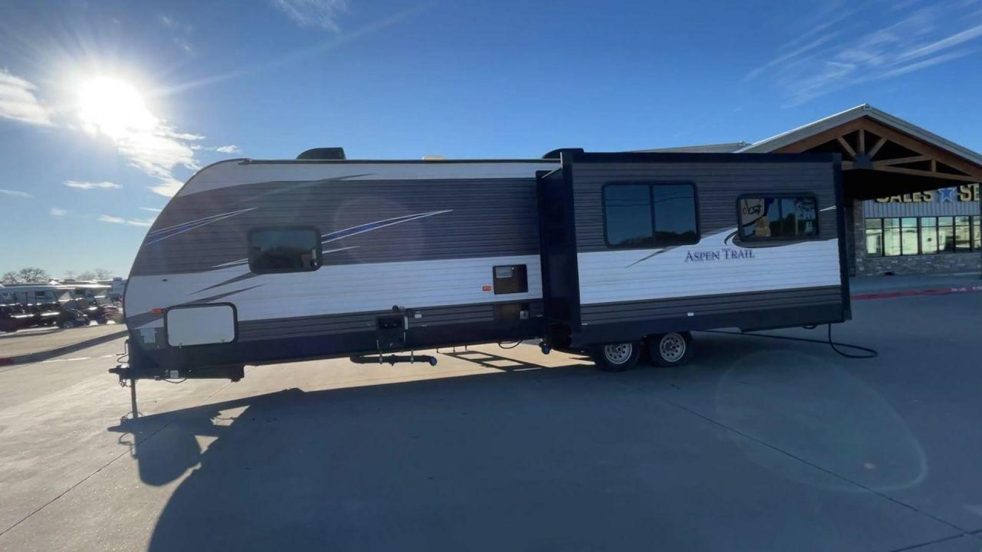 2019 WHITE KEYSTONE ASPEN TRAIL 3070RLS (4YDT30723K8) , Length: 34.92 ft. | Dry Weight: 7,333 lbs. | Slides: 2 transmission, located at 4319 N Main Street, Cleburne, TX, 76033, (817) 221-0660, 32.435829, -97.384178 - The 2019 Aspen Trail 3070RLS by Keystone is a meticulously designed travel trailer that combines style and functionality. With dimensions measuring 34.92 ft in length, 8 ft in width, 11.17 ft in height, and an interior height of 6.83 ft, this unit ensures a spacious and comfortable living experienc - Photo#6