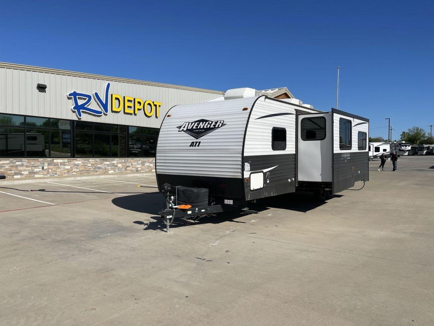 2019 TAN KEYSTONE AVENGER 27DBS (5ZT2AVSB0KB) , Length: 33.5 ft. | Dry Weight: 6,652 lbs. | Slides: 1 transmission, located at 4319 N Main Street, Cleburne, TX, 76033, (817) 221-0660, 32.435829, -97.384178 - The 2019 Prime Time Avenger 27DBS travel trailer lets you enjoy the comforts of home while being away exploring the great outdoors with your family. This unit measures 33.5 ft in length, 8 ft in width, and 10.67 ft in height. The dry weight is about 6,652 lbs with a payload capacity of 2,869 lbs - Photo#0