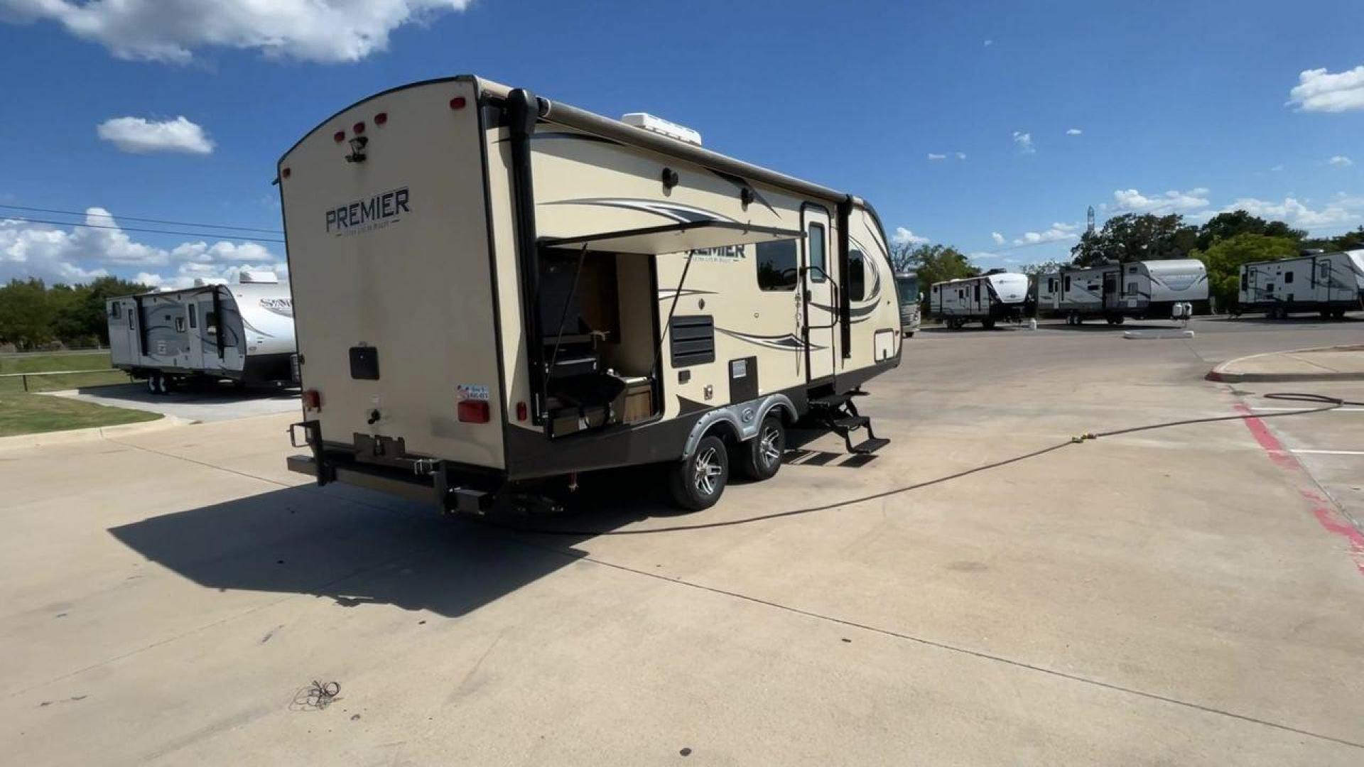 2019 KEYSTONE BULLET 22RBPR (4YDT22R21KD) , Length: 26.92 ft. | Dry Weight: 4,972 lbs. | Gross Weight: 6,500 lbs. | Slides: 1 transmission, located at 4319 N Main Street, Cleburne, TX, 76033, (817) 221-0660, 32.435829, -97.384178 - Photo#1