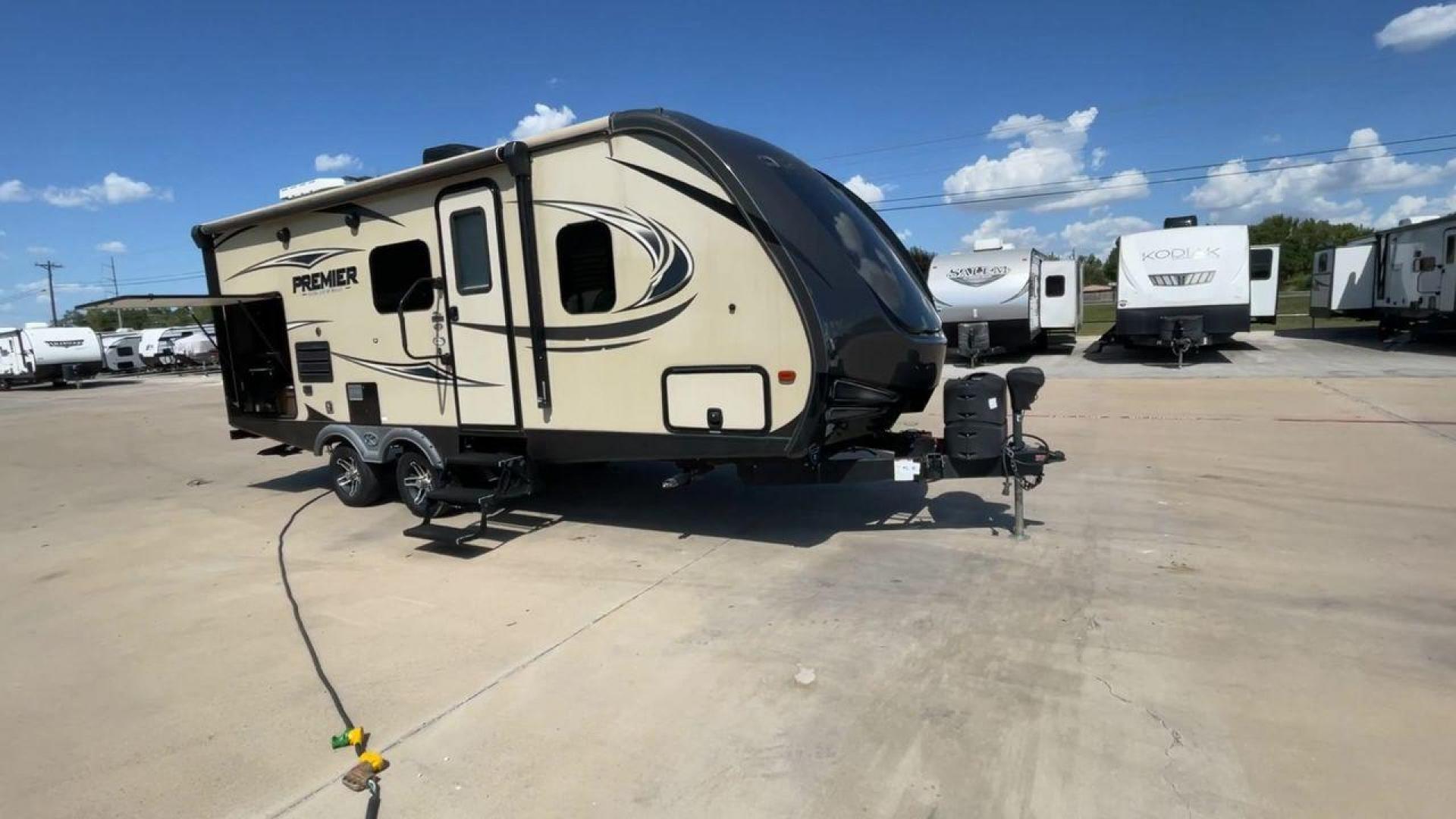 2019 KEYSTONE BULLET 22RBPR (4YDT22R21KD) , Length: 26.92 ft. | Dry Weight: 4,972 lbs. | Gross Weight: 6,500 lbs. | Slides: 1 transmission, located at 4319 N Main Street, Cleburne, TX, 76033, (817) 221-0660, 32.435829, -97.384178 - Photo#3