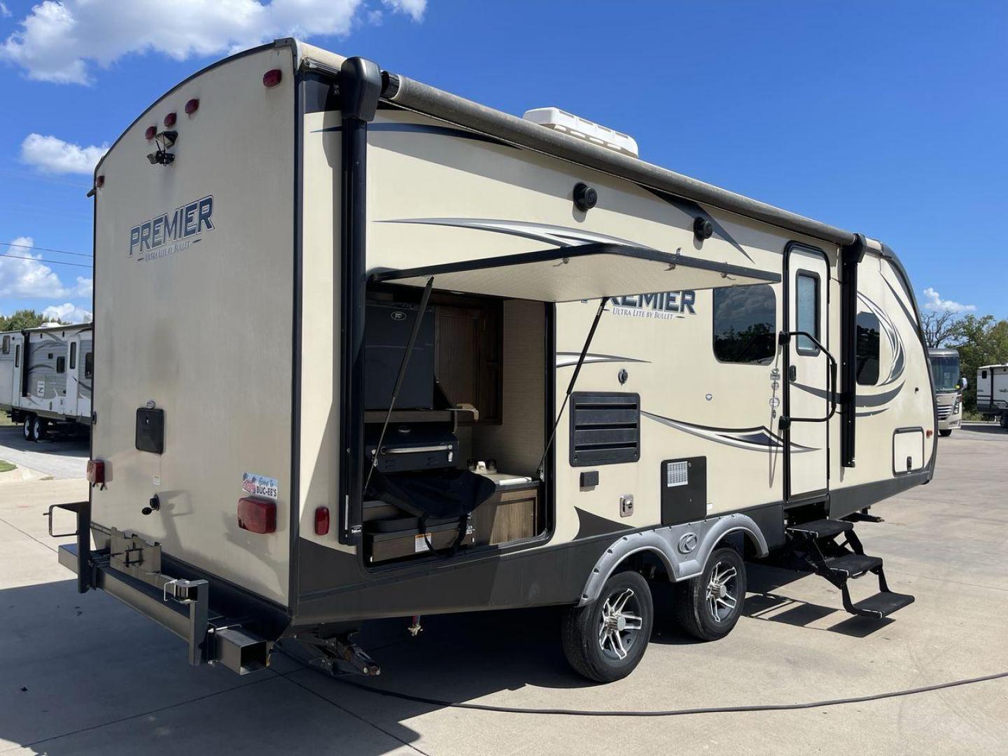 2019 KEYSTONE BULLET 22RBPR (4YDT22R21KD) , Length: 26.92 ft. | Dry Weight: 4,972 lbs. | Gross Weight: 6,500 lbs. | Slides: 1 transmission, located at 4319 N Main Street, Cleburne, TX, 76033, (817) 221-0660, 32.435829, -97.384178 - Photo#25