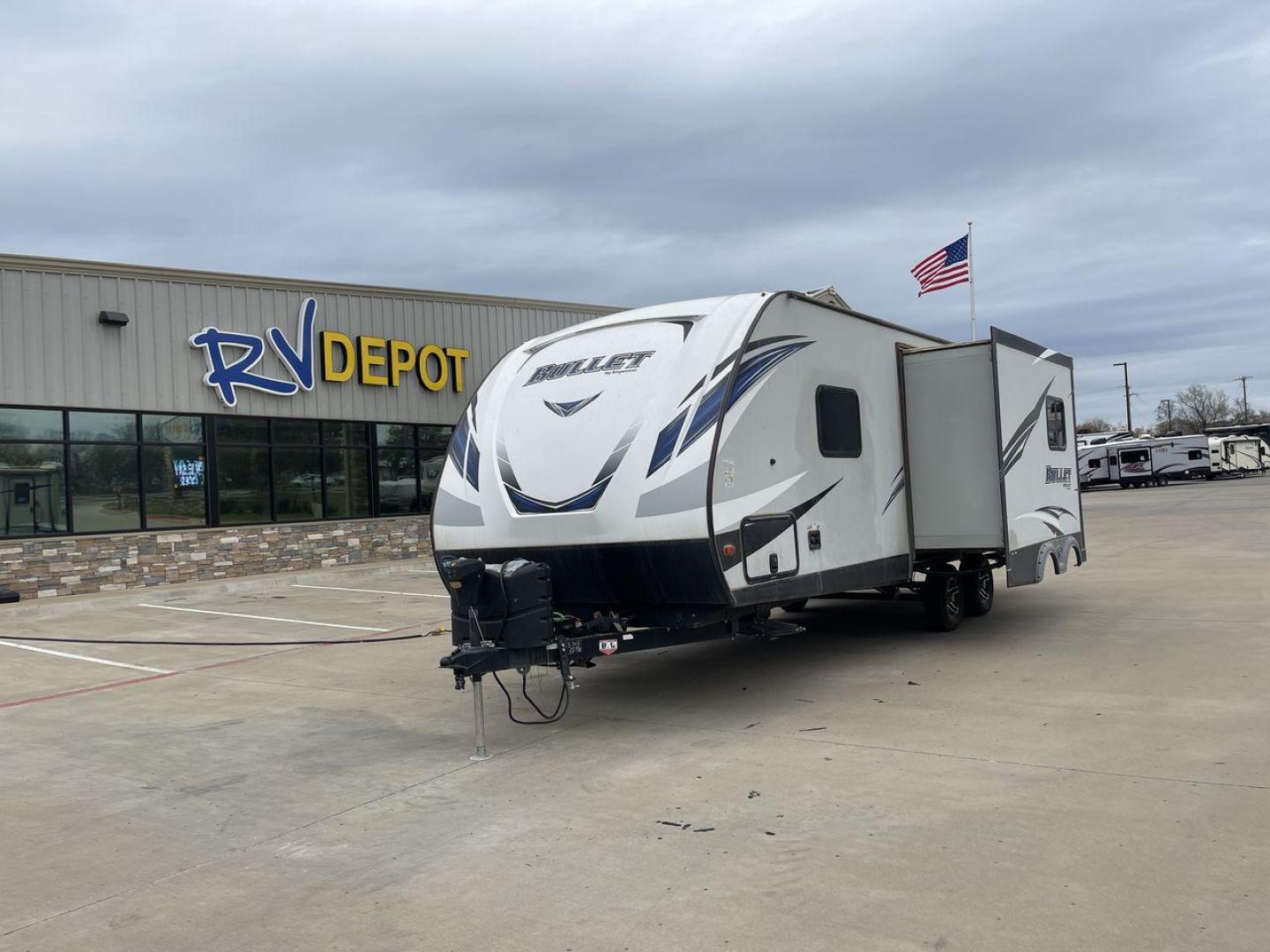 2019 KEYSTONE BULLET 248RKS (4YDT24821KT) , located at 4319 N Main Street, Cleburne, TX, 76033, (817) 221-0660, 32.435829, -97.384178 - Discover extra features that contribute to making this RV an ideal investment. (1) Both the front and rear of the trailer have entry doors, providing convenient access and potentially enhancing ventilation options. (2) The 2019 Keystone Bullet 248RKS is significantly lighter than many similar-s - Photo#0