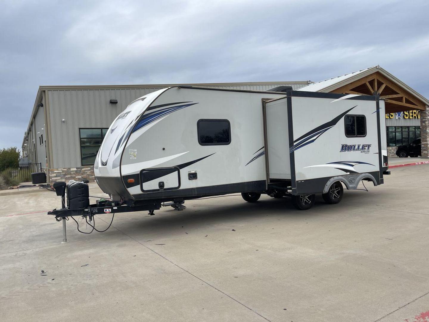 2019 KEYSTONE BULLET 248RKS (4YDT24821KT) , located at 4319 N Main Street, Cleburne, TX, 76033, (817) 221-0660, 32.435829, -97.384178 - Discover extra features that contribute to making this RV an ideal investment. (1) Both the front and rear of the trailer have entry doors, providing convenient access and potentially enhancing ventilation options. (2) The 2019 Keystone Bullet 248RKS is significantly lighter than many similar-s - Photo#22