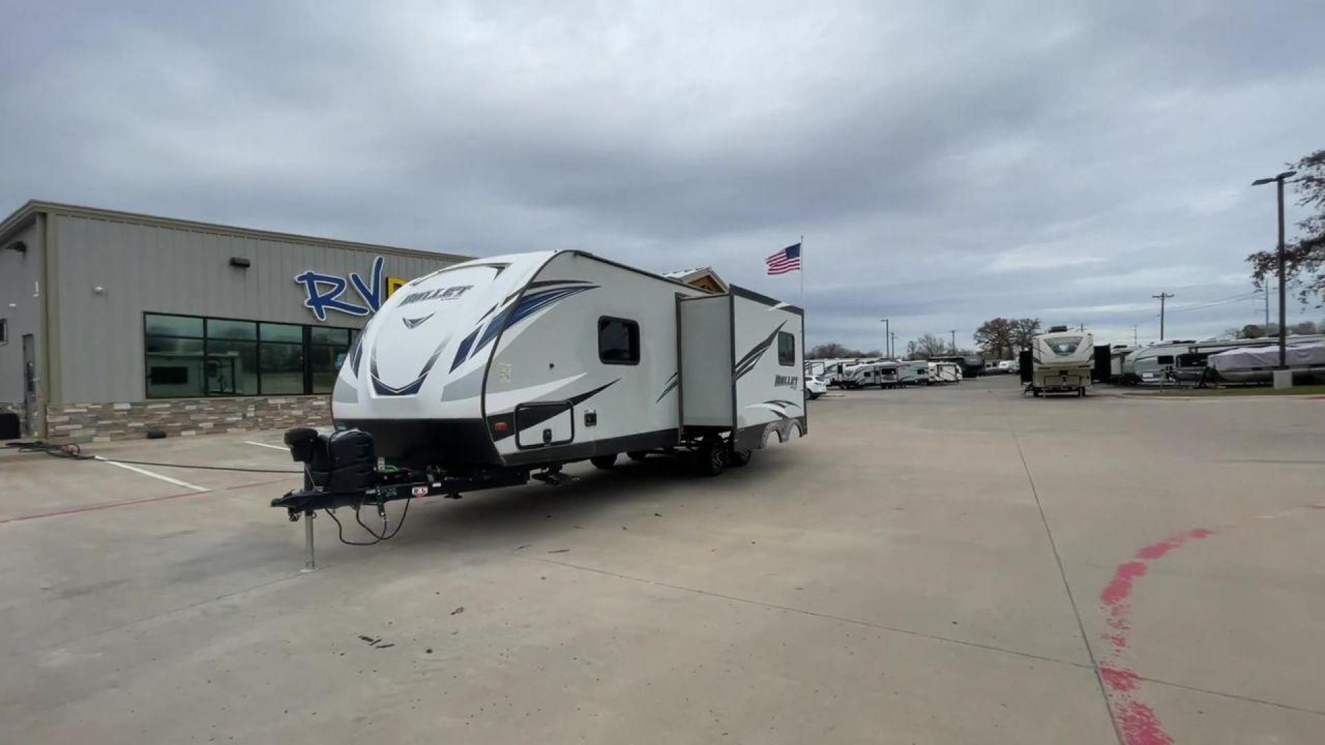 2019 KEYSTONE BULLET 248RKS (4YDT24821KT) , located at 4319 N Main Street, Cleburne, TX, 76033, (817) 221-0660, 32.435829, -97.384178 - Discover extra features that contribute to making this RV an ideal investment. (1) Both the front and rear of the trailer have entry doors, providing convenient access and potentially enhancing ventilation options. (2) The 2019 Keystone Bullet 248RKS is significantly lighter than many similar-s - Photo#5