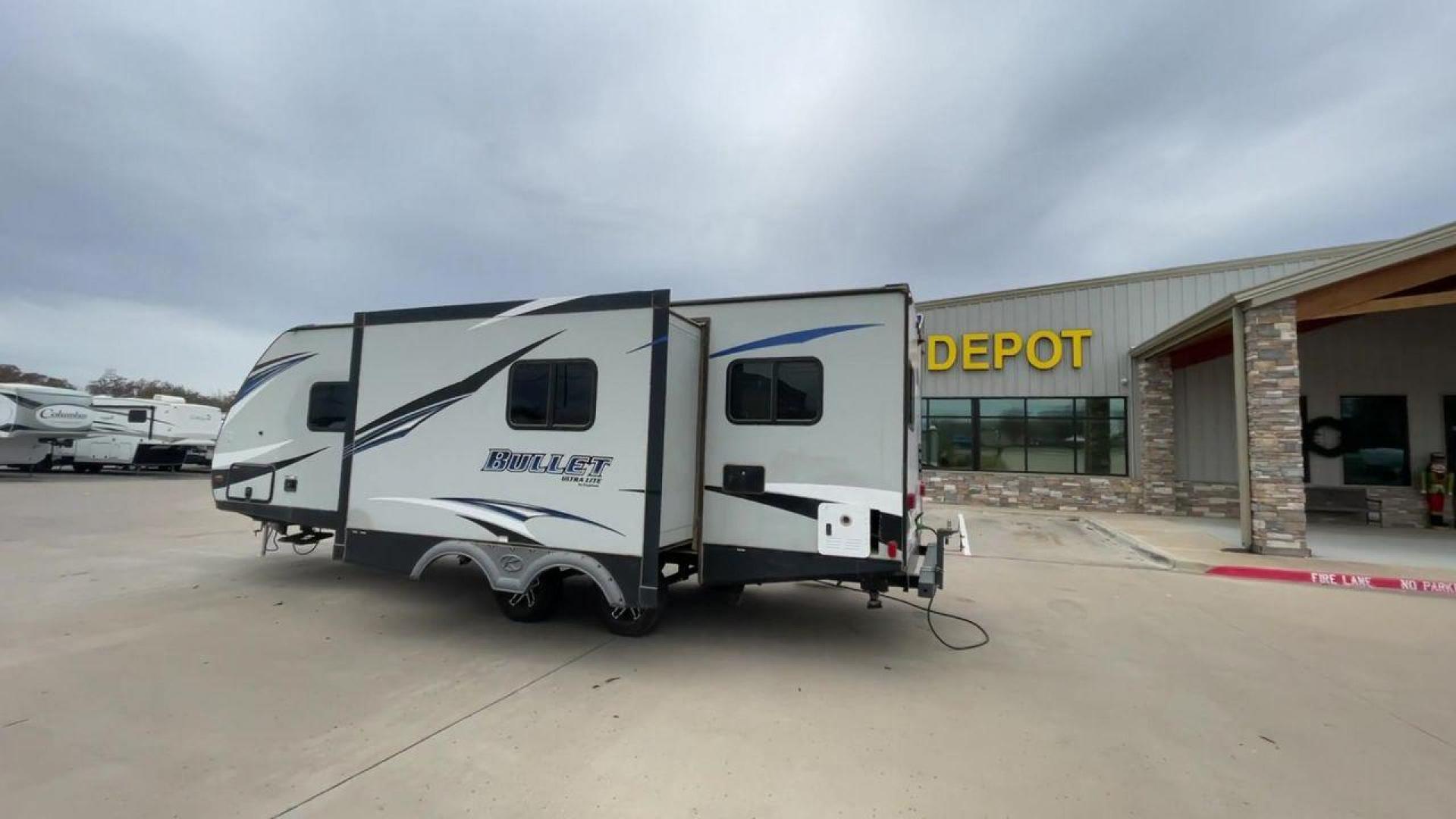 2019 KEYSTONE BULLET 248RKS (4YDT24821KT) , located at 4319 N Main Street, Cleburne, TX, 76033, (817) 221-0660, 32.435829, -97.384178 - Discover extra features that contribute to making this RV an ideal investment. (1) Both the front and rear of the trailer have entry doors, providing convenient access and potentially enhancing ventilation options. (2) The 2019 Keystone Bullet 248RKS is significantly lighter than many similar-s - Photo#7