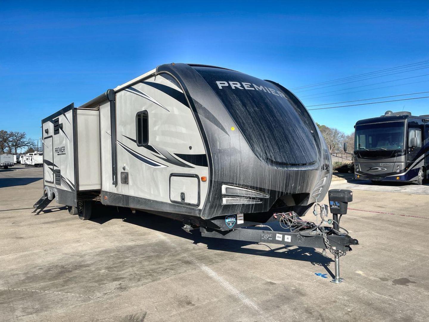 2019 KEYSTONE BULLET 34BIPR (4YDT34B28KD) , Length: 38.08 ft. | Dry Weight: 7,285 lbs. | Gross Weight: 9,400 lbs. | Slides: 3 transmission, located at 4319 N Main Street, Cleburne, TX, 76033, (817) 221-0660, 32.435829, -97.384178 - Photo#23