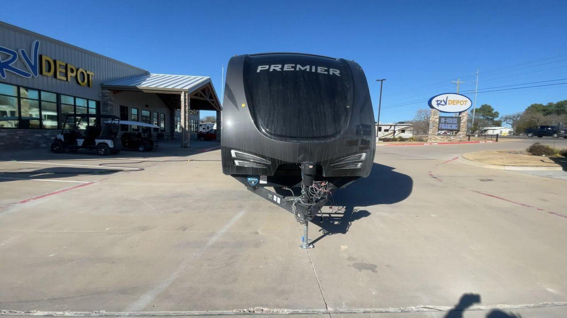 2019 KEYSTONE BULLET 34BIPR (4YDT34B28KD) , Length: 38.08 ft. | Dry Weight: 7,285 lbs. | Gross Weight: 9,400 lbs. | Slides: 3 transmission, located at 4319 N Main Street, Cleburne, TX, 76033, (817) 221-0660, 32.435829, -97.384178 - Photo#4