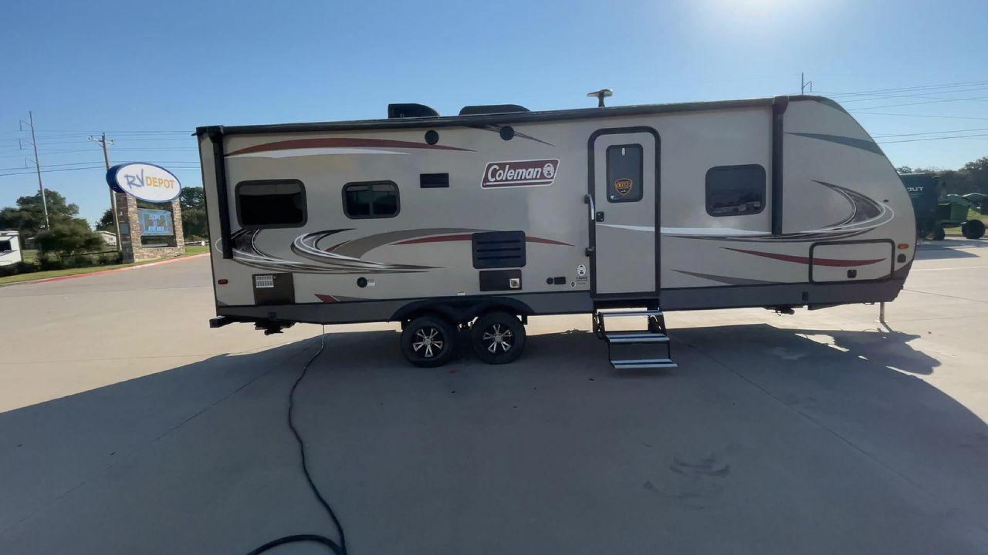 2019 KEYSTONE COLEMAN 2515RL (4YDT2512XKM) , Length: 29.42 ft. | Dry Weight: 5,619 lbs. | Slides: 1 transmission, located at 4319 N Main Street, Cleburne, TX, 76033, (817) 221-0660, 32.435829, -97.384178 - Photo#2