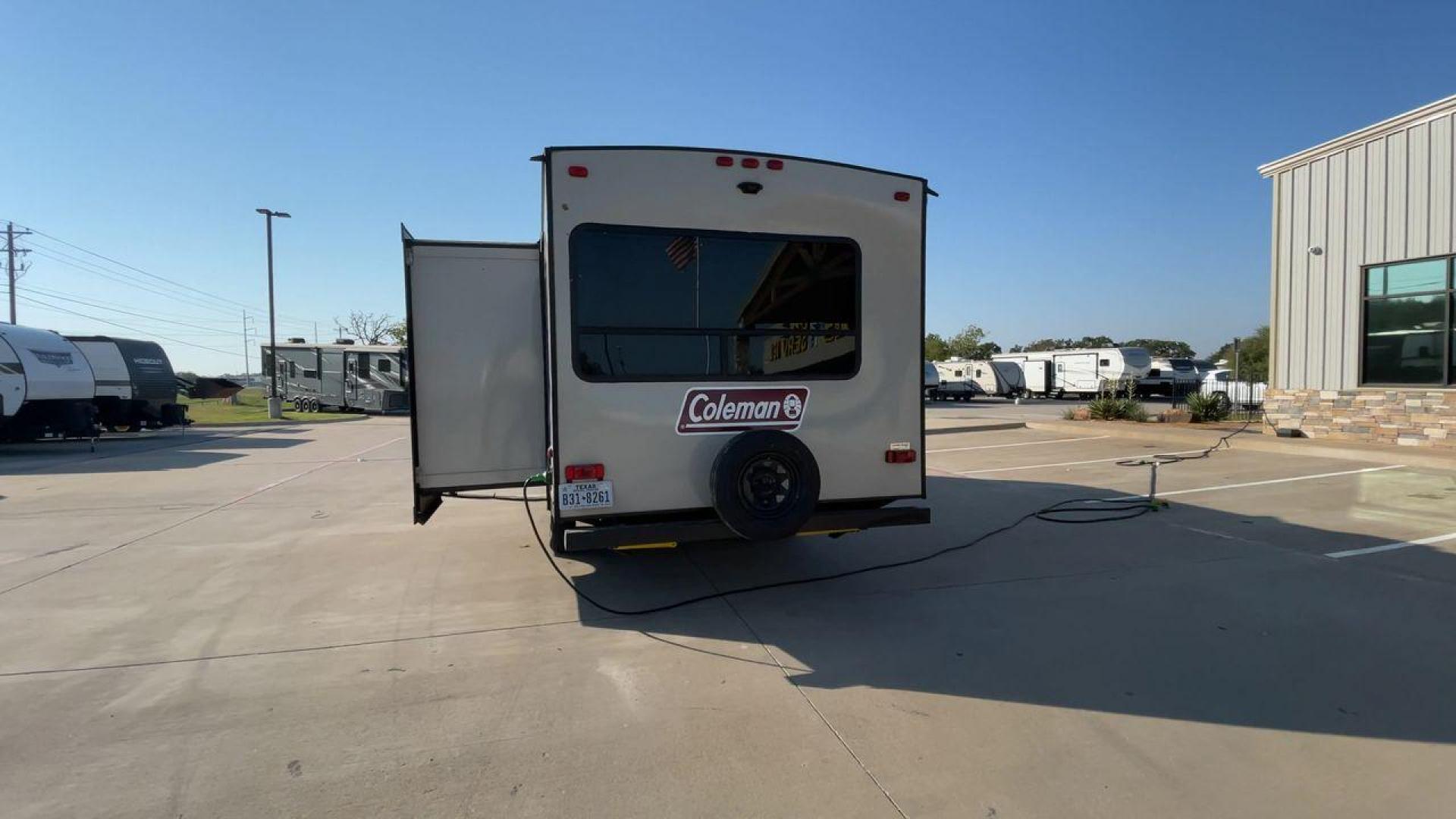 2019 KEYSTONE COLEMAN 2515RL (4YDT2512XKM) , Length: 29.42 ft. | Dry Weight: 5,619 lbs. | Slides: 1 transmission, located at 4319 N Main Street, Cleburne, TX, 76033, (817) 221-0660, 32.435829, -97.384178 - Photo#8