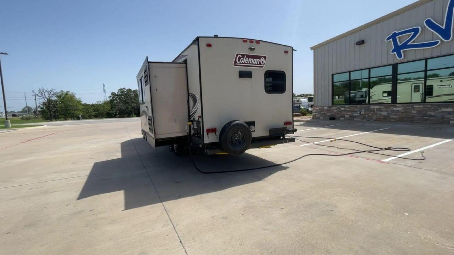 2019 KEYSTONE COLEMAN 2825RK (4YDT28226KM) , Length: 32.92 ft. | Dry Weight: 6,522 lbs. | Slides: 1 transmission, located at 4319 N Main Street, Cleburne, TX, 76033, (817) 221-0660, 32.435829, -97.384178 - The 2019 Keystone Coleman 2825RK is intended for comfort and convenience. It measures 32.92 feet long and weighs 6,522 pounds dry. It has a single slide-out that greatly increases the inside room. The outside, streamlined with a clean, neutral color palette highlighted with red and black graphics, p - Photo#8