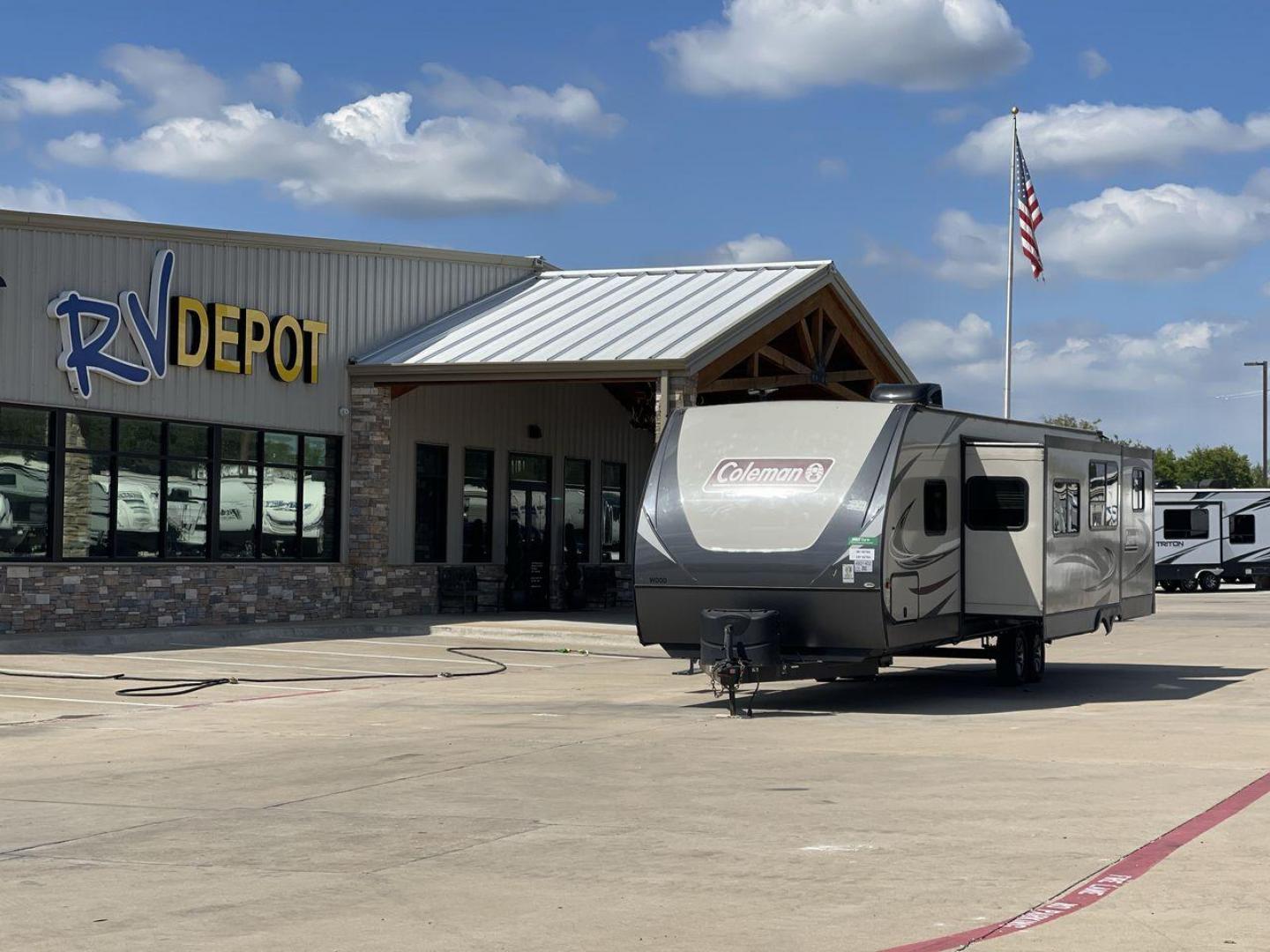 2019 KEYSTONE COLEMAN 3015BH (4YDT3012XKM) , Length: 34.75 ft. | Dry Weight: 7,211 lbs. | Slides: 2 transmission, located at 4319 N Main Street, Cleburne, TX, 76033, (817) 221-0660, 32.435829, -97.384178 - Photo#0