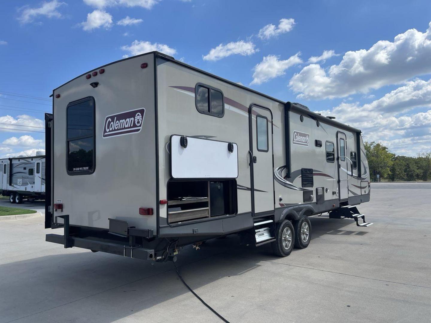 2019 KEYSTONE COLEMAN 3015BH (4YDT3012XKM) , Length: 34.75 ft. | Dry Weight: 7,211 lbs. | Slides: 2 transmission, located at 4319 N Main Street, Cleburne, TX, 76033, (817) 221-0660, 32.435829, -97.384178 - Photo#25