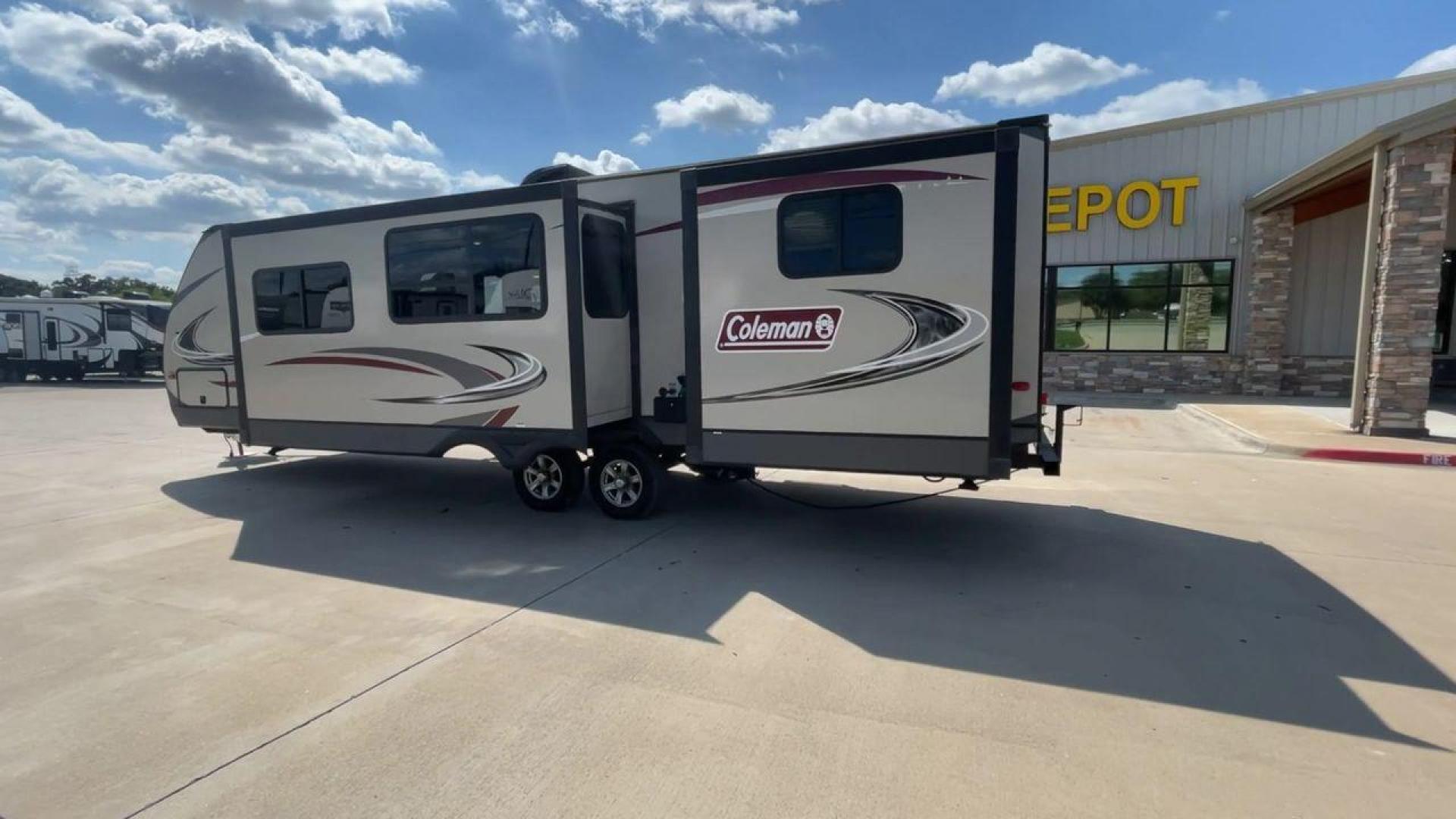 2019 KEYSTONE COLEMAN 3015BH (4YDT3012XKM) , Length: 34.75 ft. | Dry Weight: 7,211 lbs. | Slides: 2 transmission, located at 4319 N Main Street, Cleburne, TX, 76033, (817) 221-0660, 32.435829, -97.384178 - Photo#7