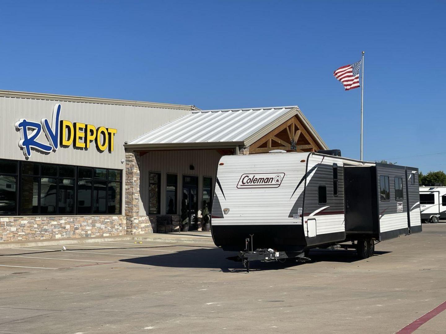 2019 KEYSTONE COLEMAN 337BH (4YDT33727KH) , Length: 37.92 ft. | Dry Weight: 8,421 lbs. | Slides: 3 transmission, located at 4319 N Main Street, Cleburne, TX, 76033, (817) 221-0660, 32.435829, -97.384178 - Photo#0