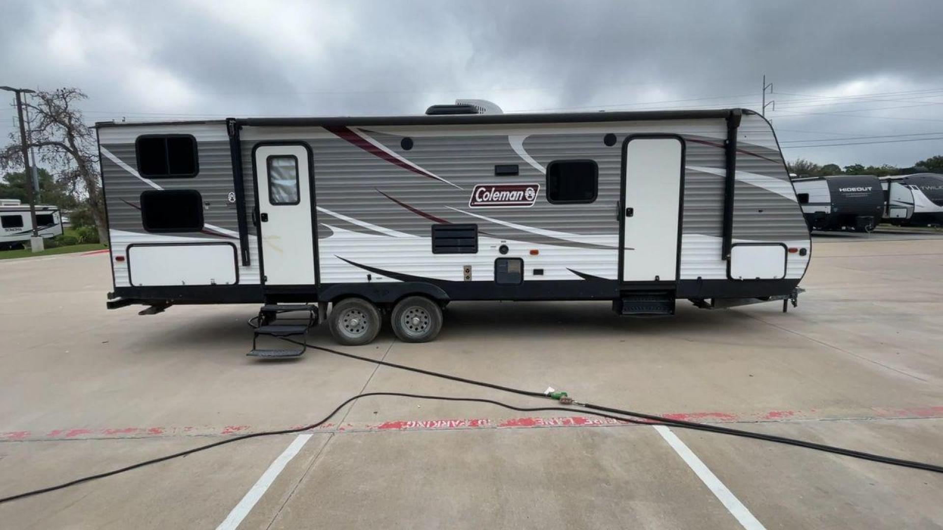 2019 KEYSTONE COLEMAN BH (4YDT28523KY) , Length: 32.75 ft. | Dry Weight: 6,544 lbs | Slides: 1 transmission, located at 4319 N Main Street, Cleburne, TX, 76033, (817) 221-0660, 32.435829, -97.384178 - The 2019 Keystone Coleman 285BH is a flexible travel trailer made for modern adventurers. This RV is perfectly balanced in terms of spaciousness and maneuverability, with a length of 32.75 feet and a dry weight of 6,544 pounds. With a single slide, this travel trailer provides plenty of interior spa - Photo#2