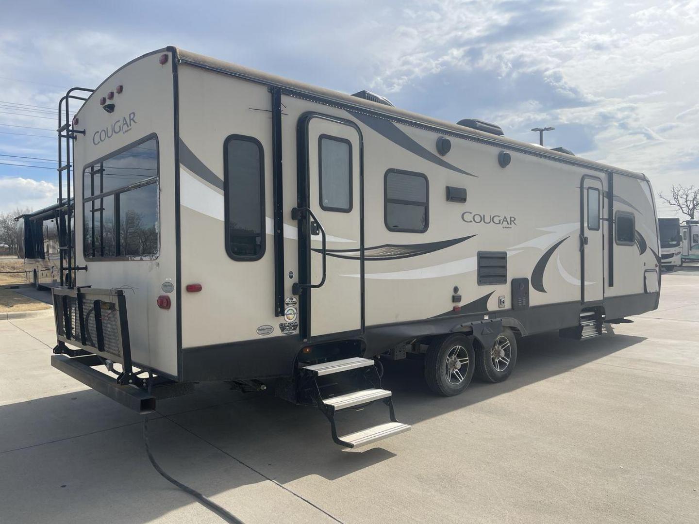 2019 TAN KEYSTONE COUGAR 29RLD (4YDT29R22JV) , Length: 34 ft. | Dry Weight: 7,380 lbs. | Gross Weight: 9,560 lbs. | Slides: 2 transmission, located at 4319 N Main Street, Cleburne, TX, 76033, (817) 221-0660, 32.435829, -97.384178 - The 2019 Keystone Cougar 29RLD is a dual-axle aluminum wheel set-up measuring exactly 34 ft. in length. It has a dry weight of 7,380 lbs. and a GVWR of 9,560 lbs. Its exterior is a base color of tan with black and white accents. It comes with automatic heating and cooling rated at 35,000 and 15,000 - Photo#23