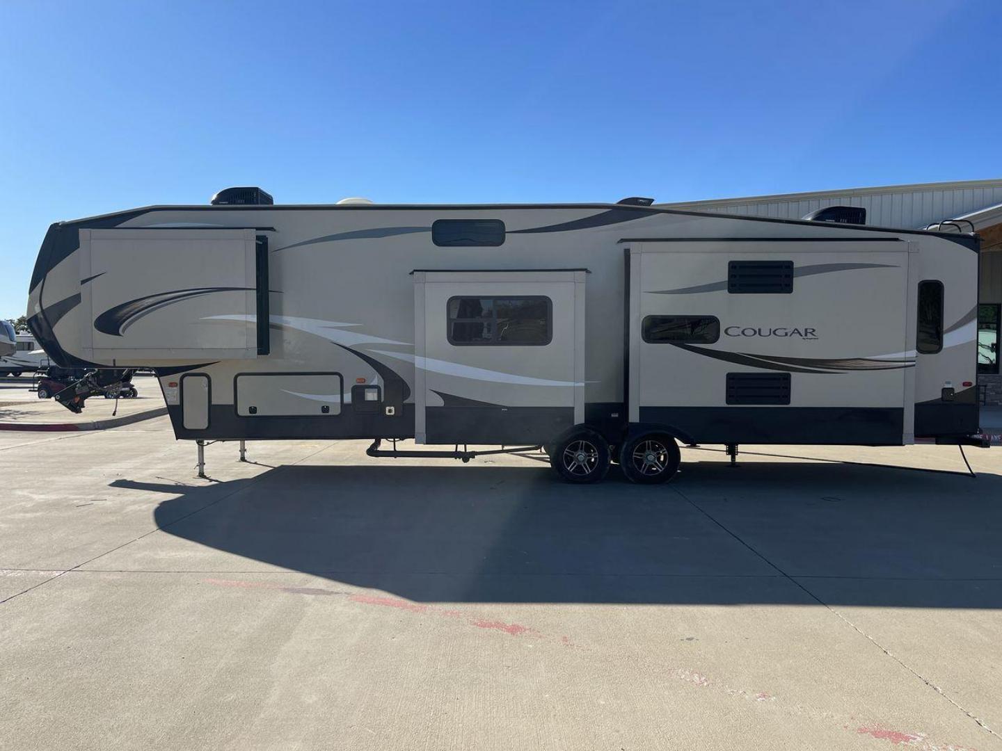 2019 KEYSTONE COUGAR 368MBI (4YDF3682XK2) , Length: 40.08 ft. | Dry Weight: 11,575 lbs. | Gross Weight: 13,980 lbs.| Slides: 4 transmission, located at 4319 N Main Street, Cleburne, TX, 76033, (817) 221-0660, 32.435829, -97.384178 - Photo#23