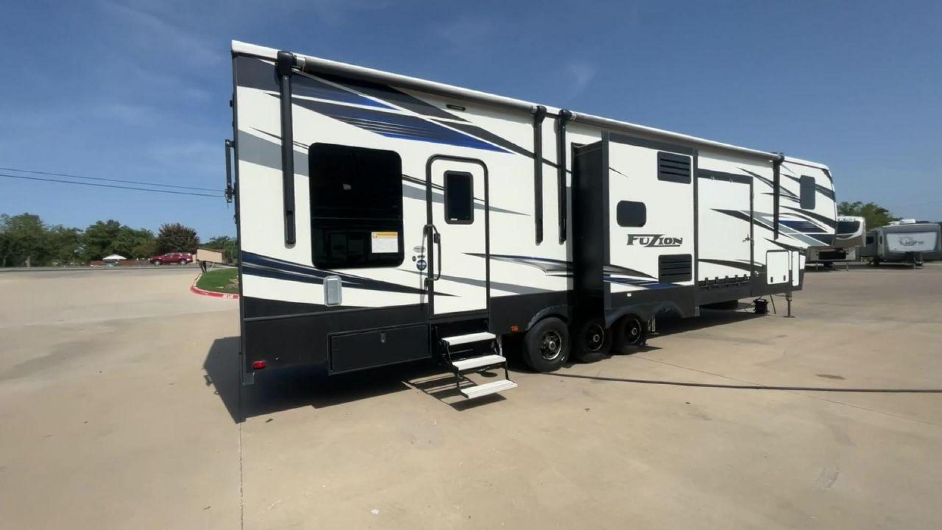 2019 KEYSTONE FUZION 424 (4YDF4243XKF) , located at 4319 N Main Street, Cleburne, TX, 76033, (817) 221-0660, 32.435829, -97.384178 - Photo#1